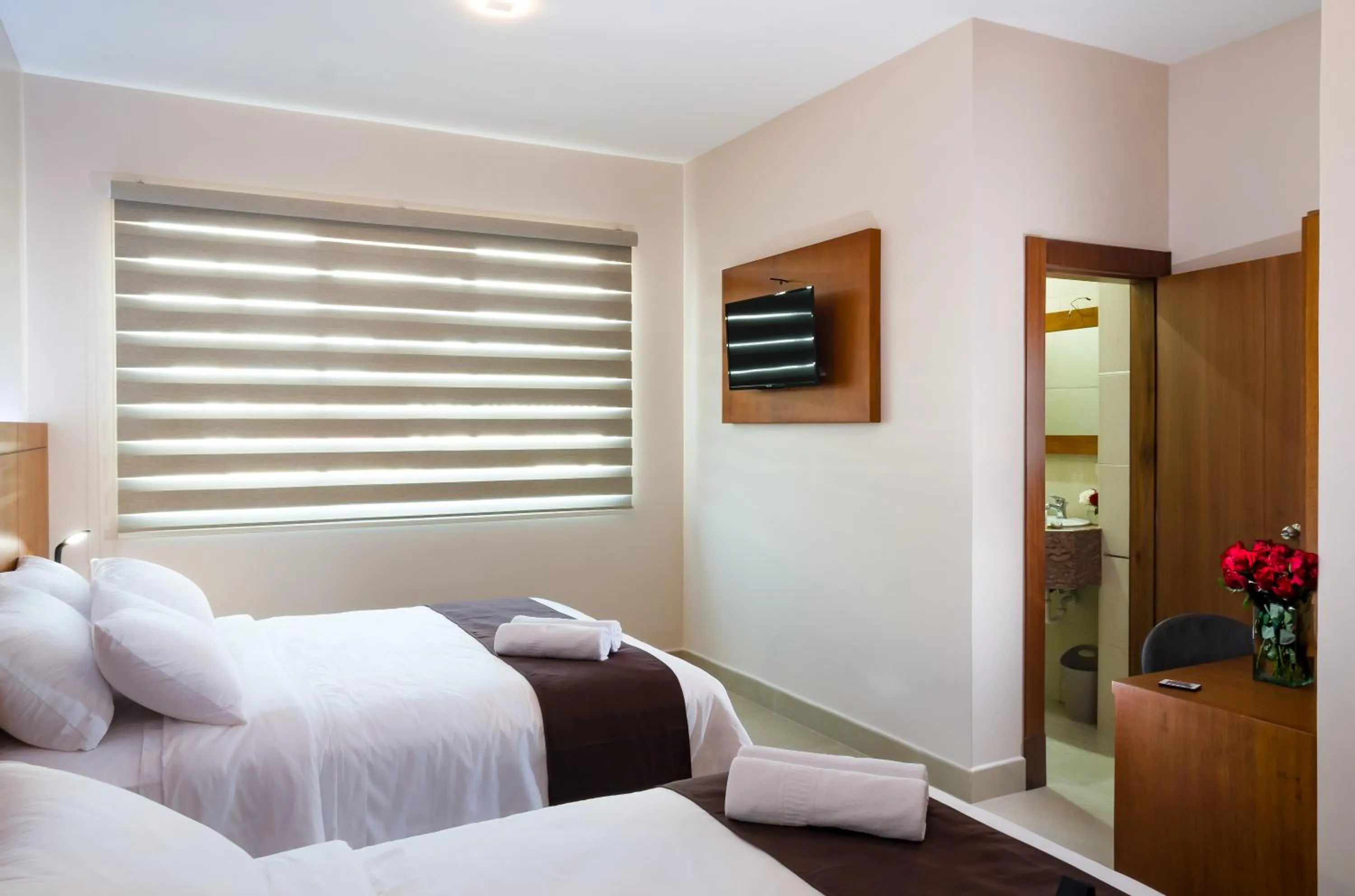 Toilet, Bed in Hotel La Ría Durán