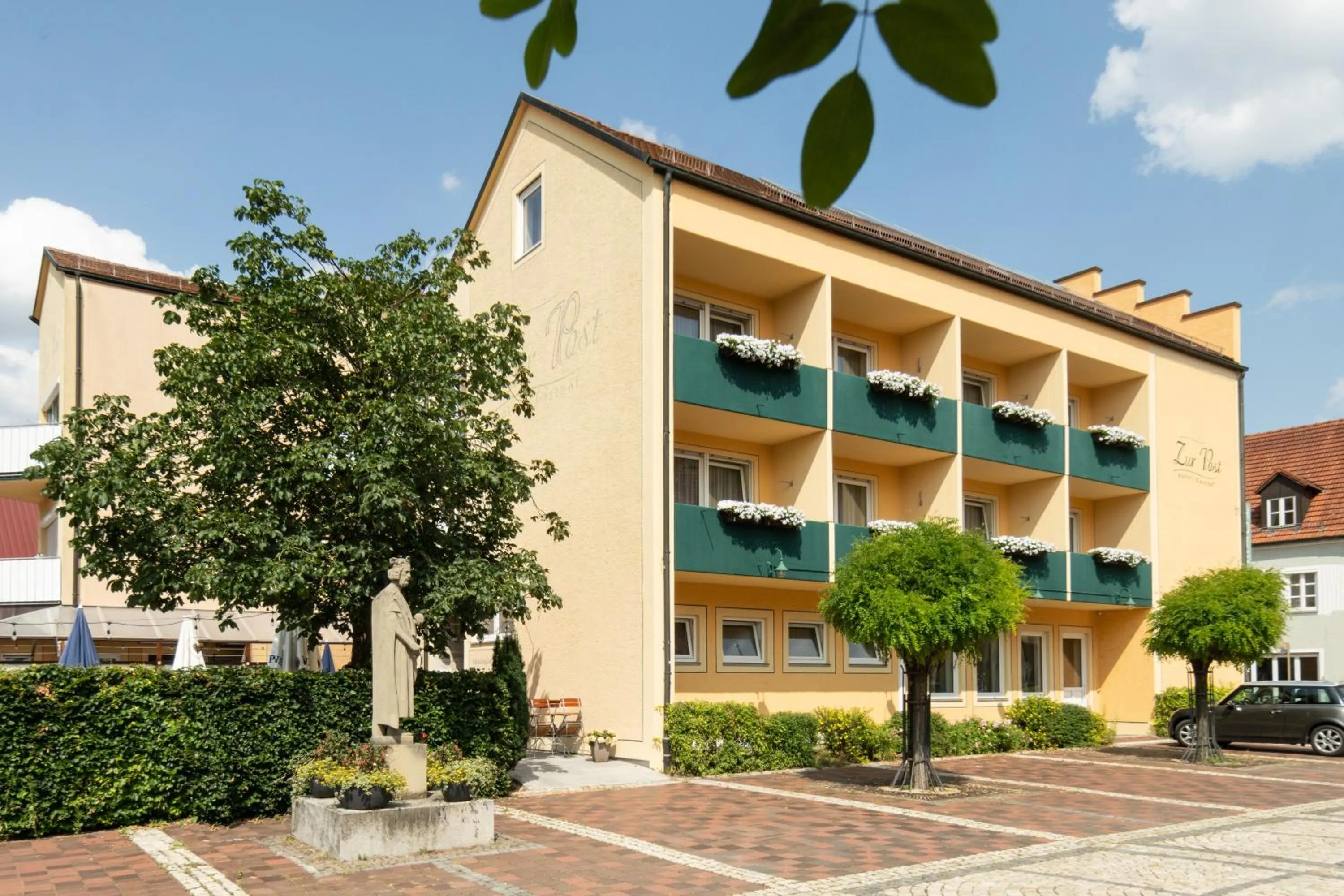 Property building in Hotel Zur Post