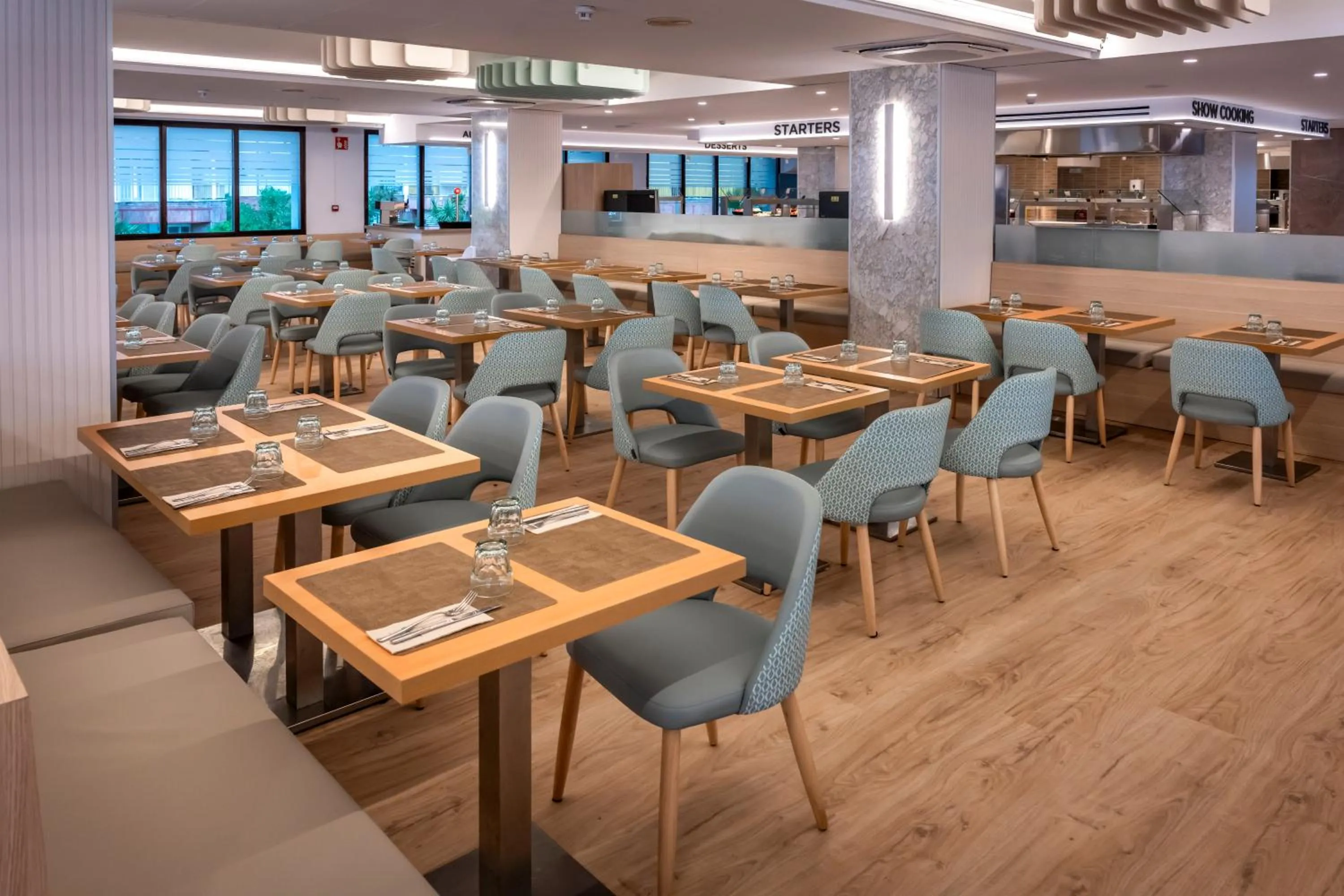 Restaurant/places to eat in GHT Oasis Park & Spa