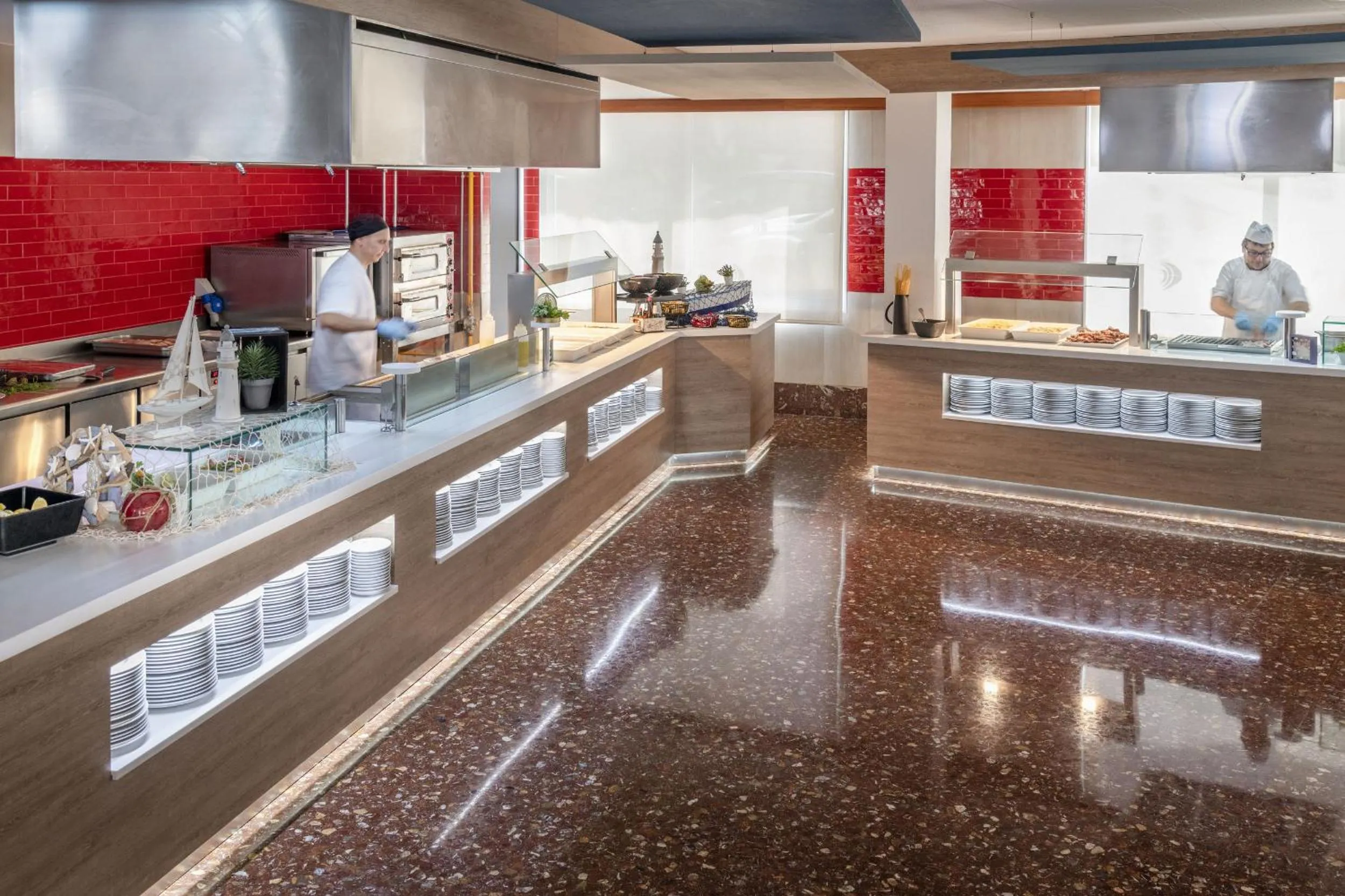 Restaurant/places to eat in GHT Aquarium & Spa