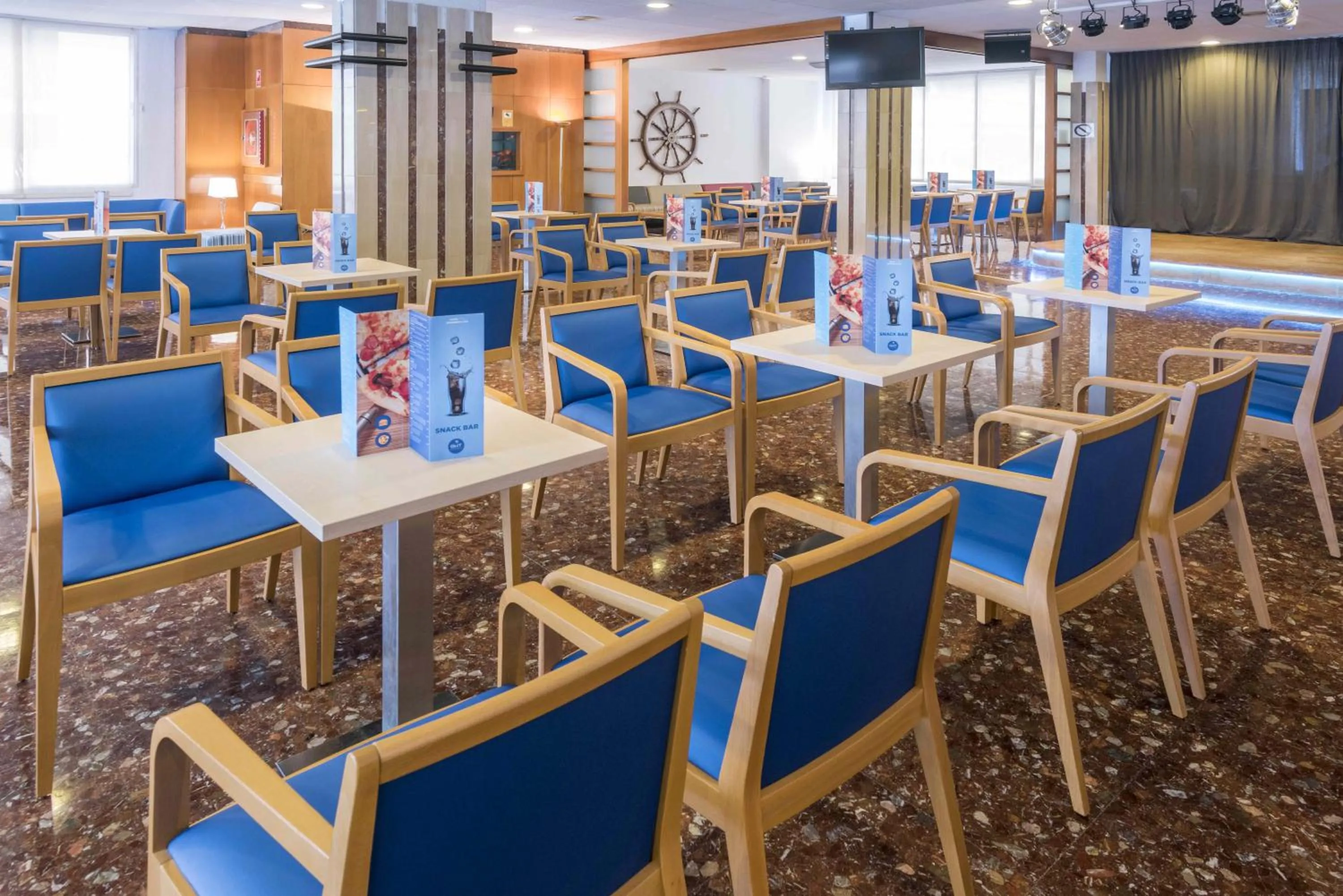 Lounge or bar in GHT Aquarium & Spa