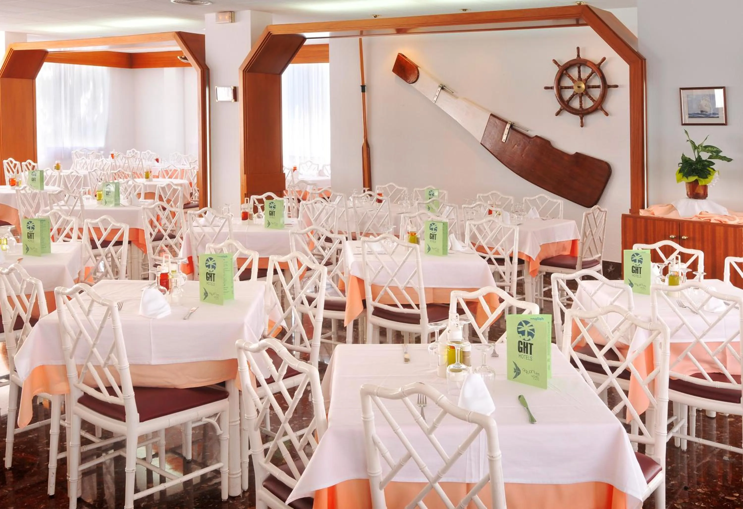 Restaurant/places to eat in GHT Aquarium & Spa