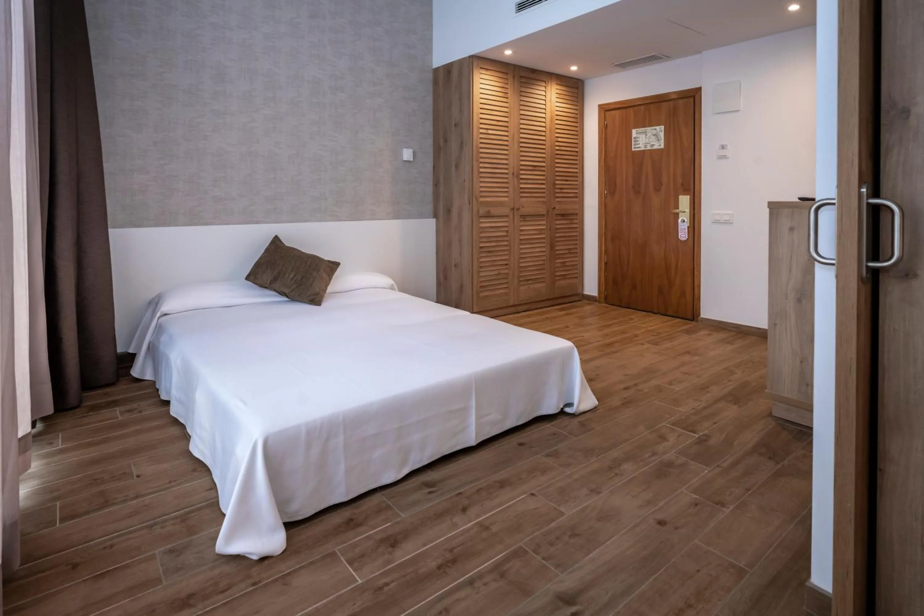 Photo of the whole room, Bed in GHT Costa Brava & Spa