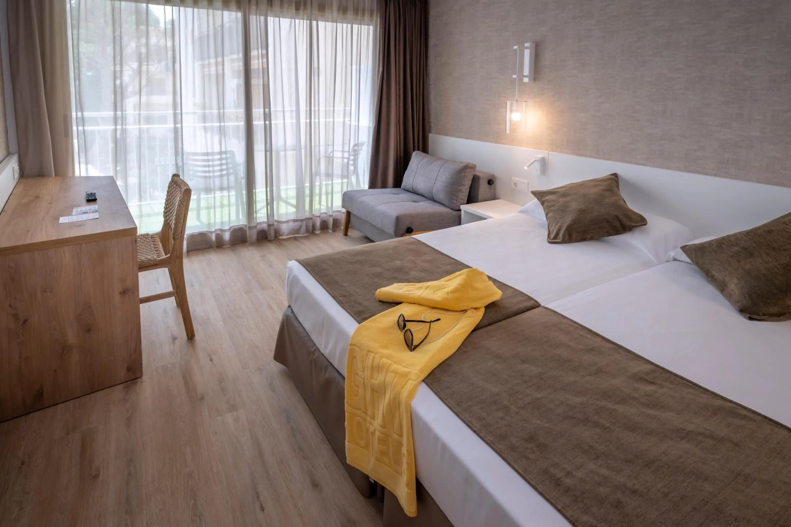 Photo of the whole room, Bed in GHT Costa Brava & Spa