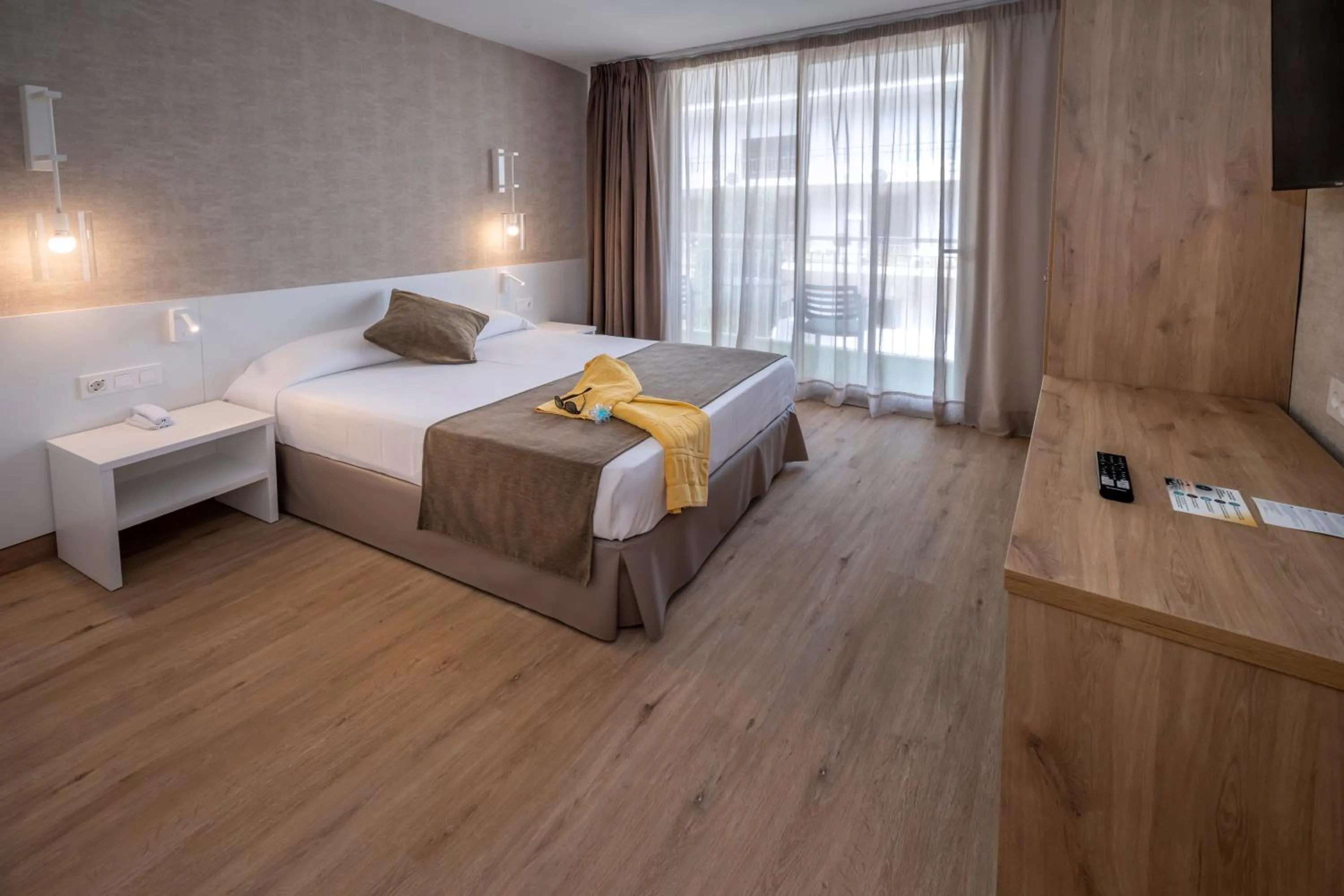 Photo of the whole room, Bed in GHT Costa Brava & Spa