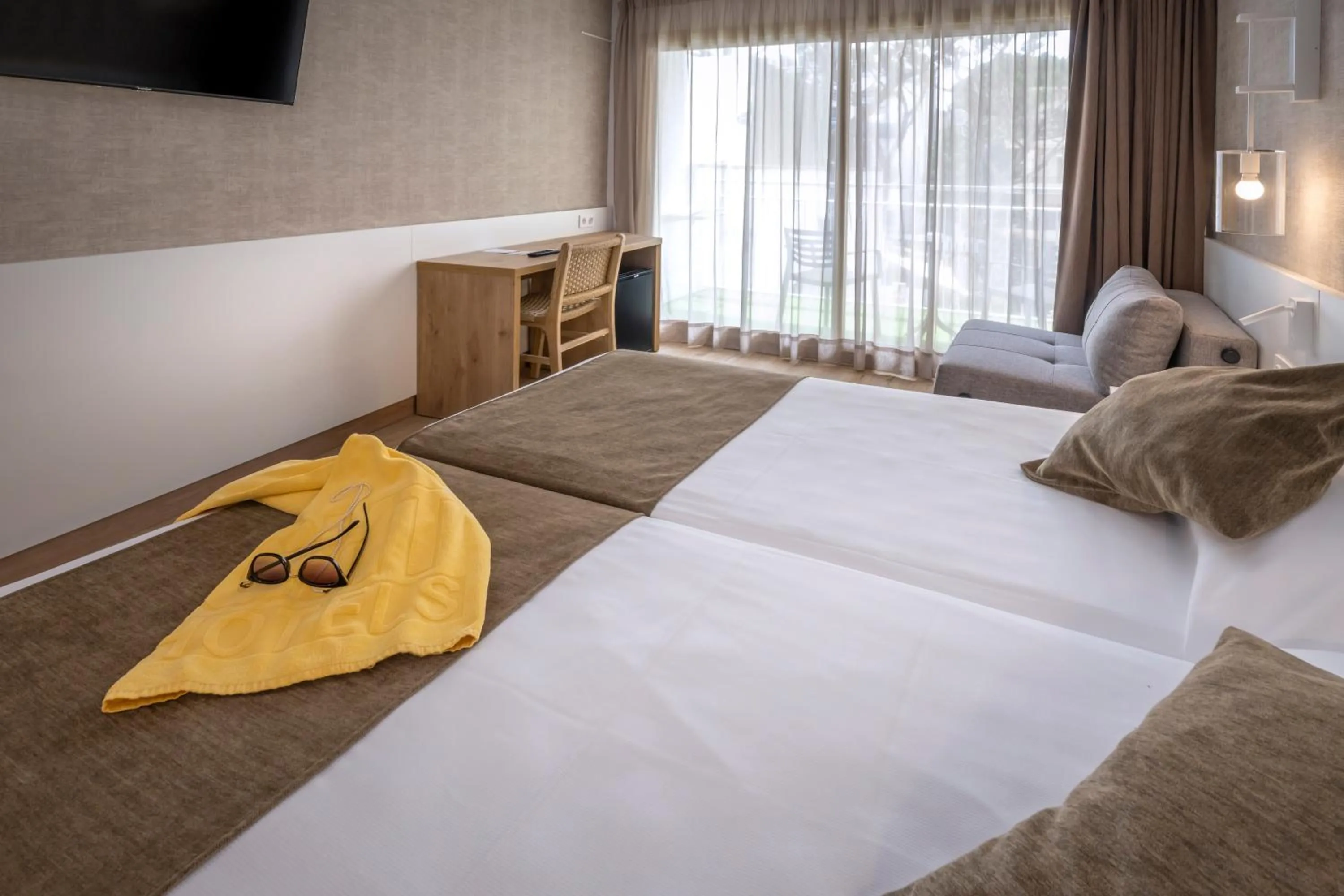 Photo of the whole room, Bed in GHT Costa Brava & Spa