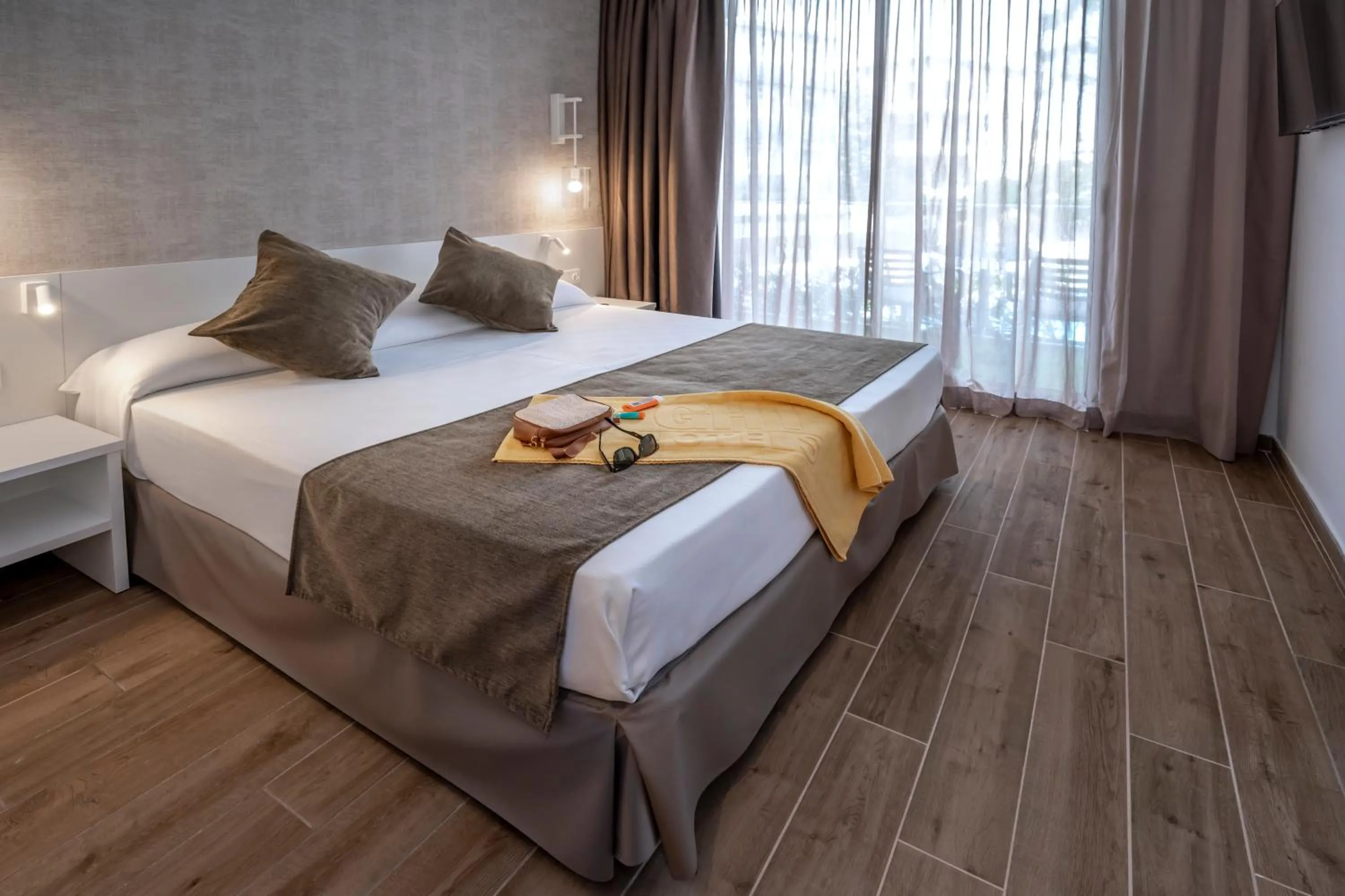 Photo of the whole room, Bed in GHT Costa Brava & Spa