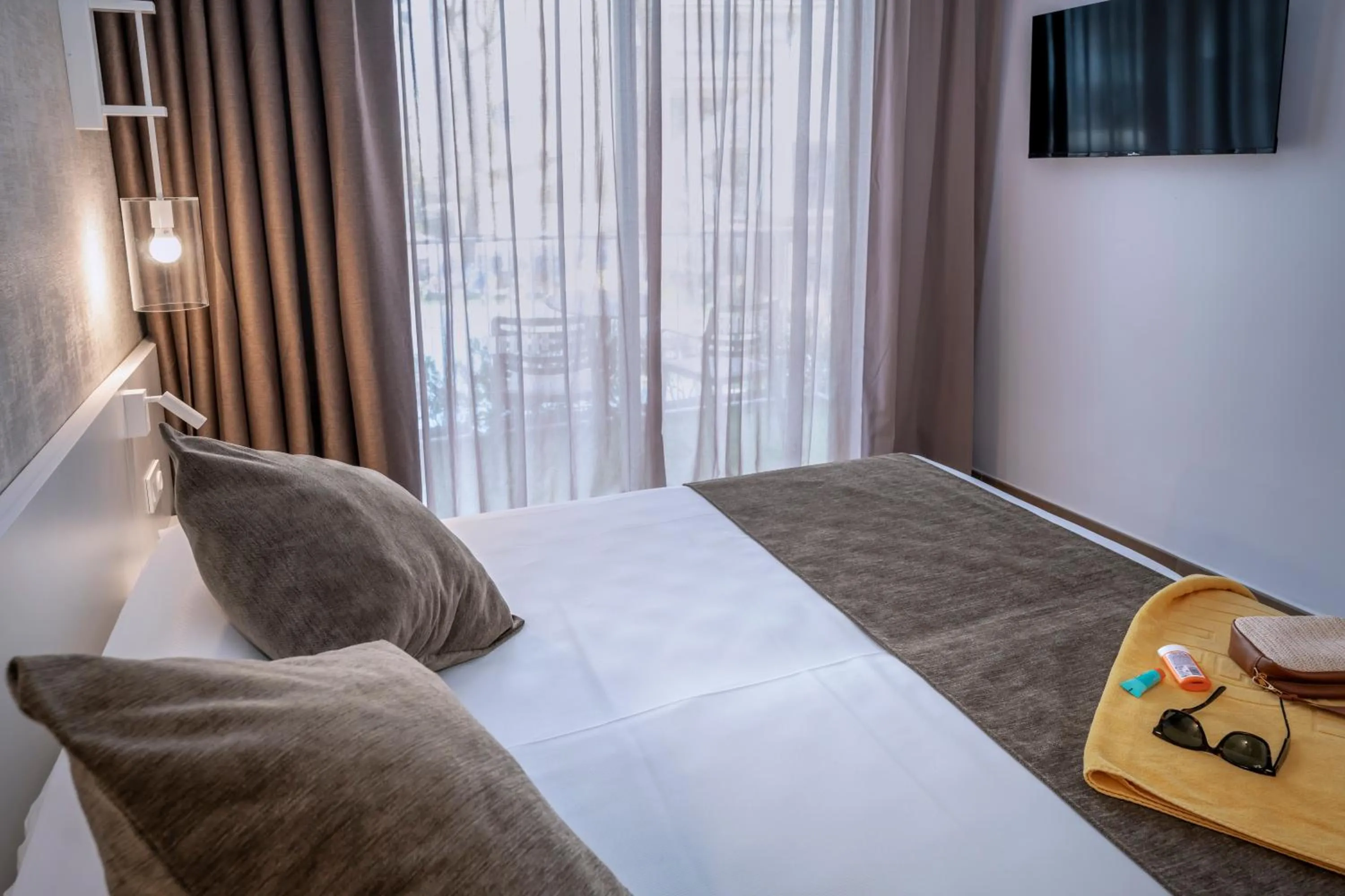 Photo of the whole room, Bed in GHT Costa Brava & Spa