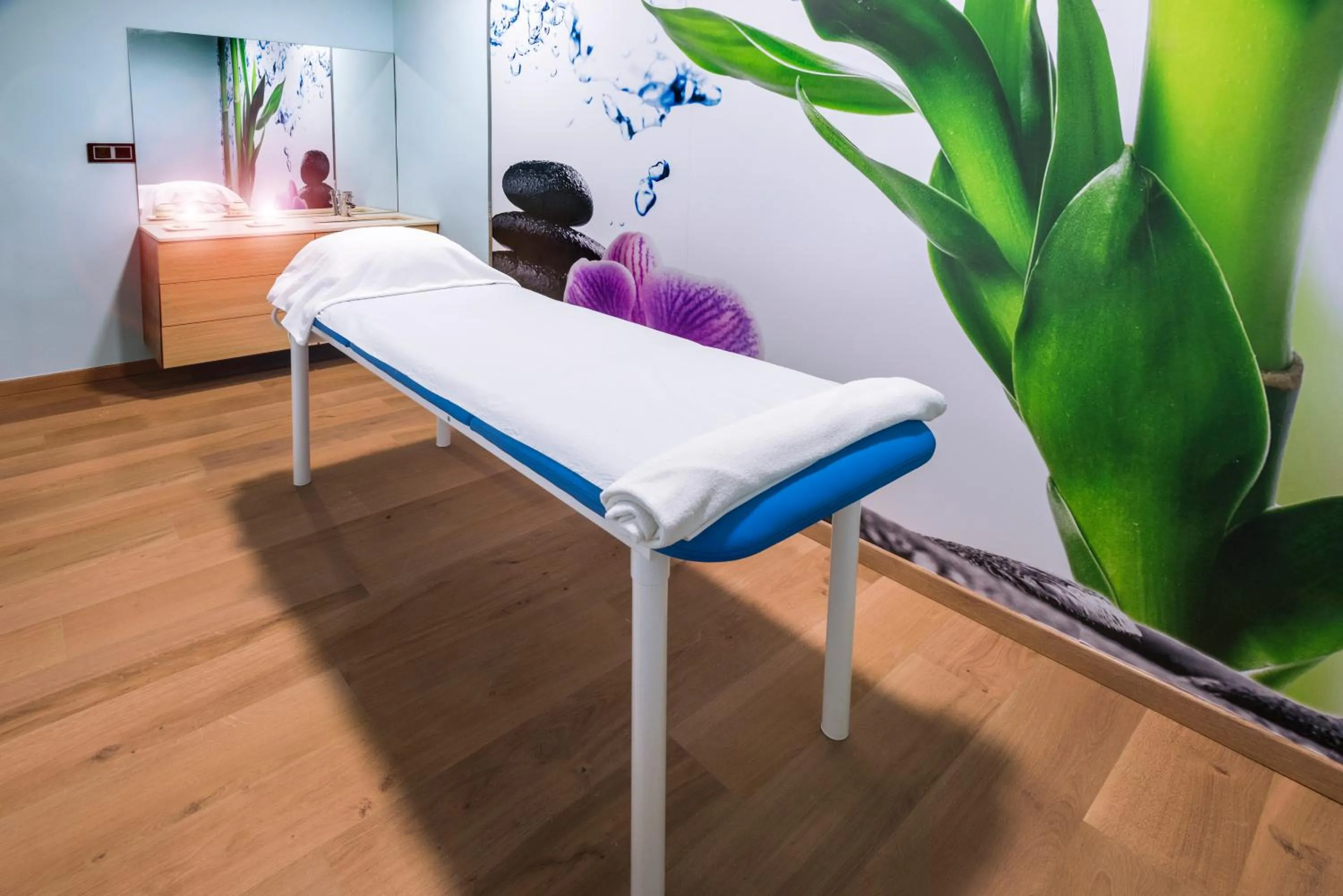 Massage in GHT Oasis Tossa & Spa