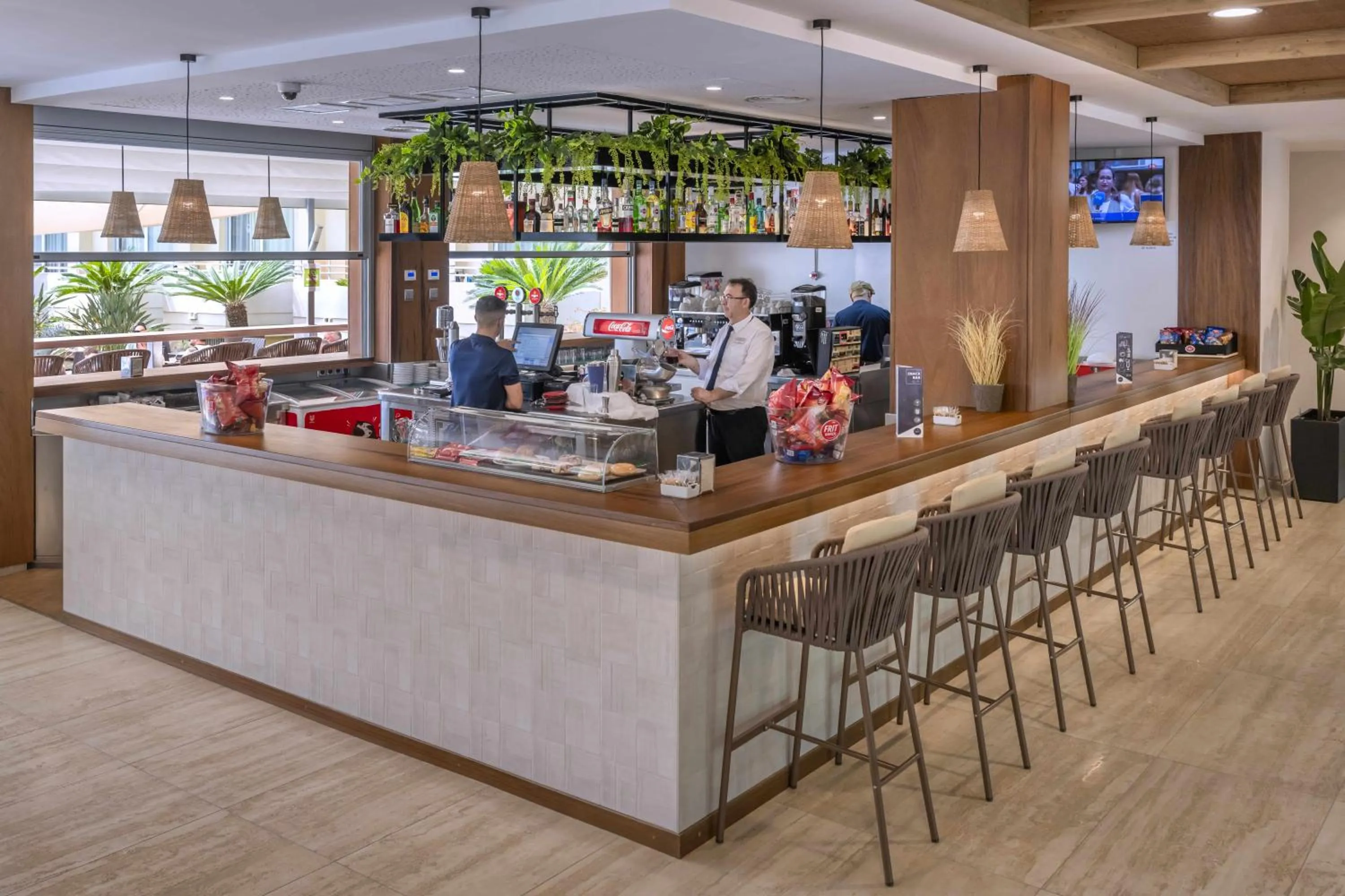 Lounge or bar in GHT Oasis Tossa & Spa