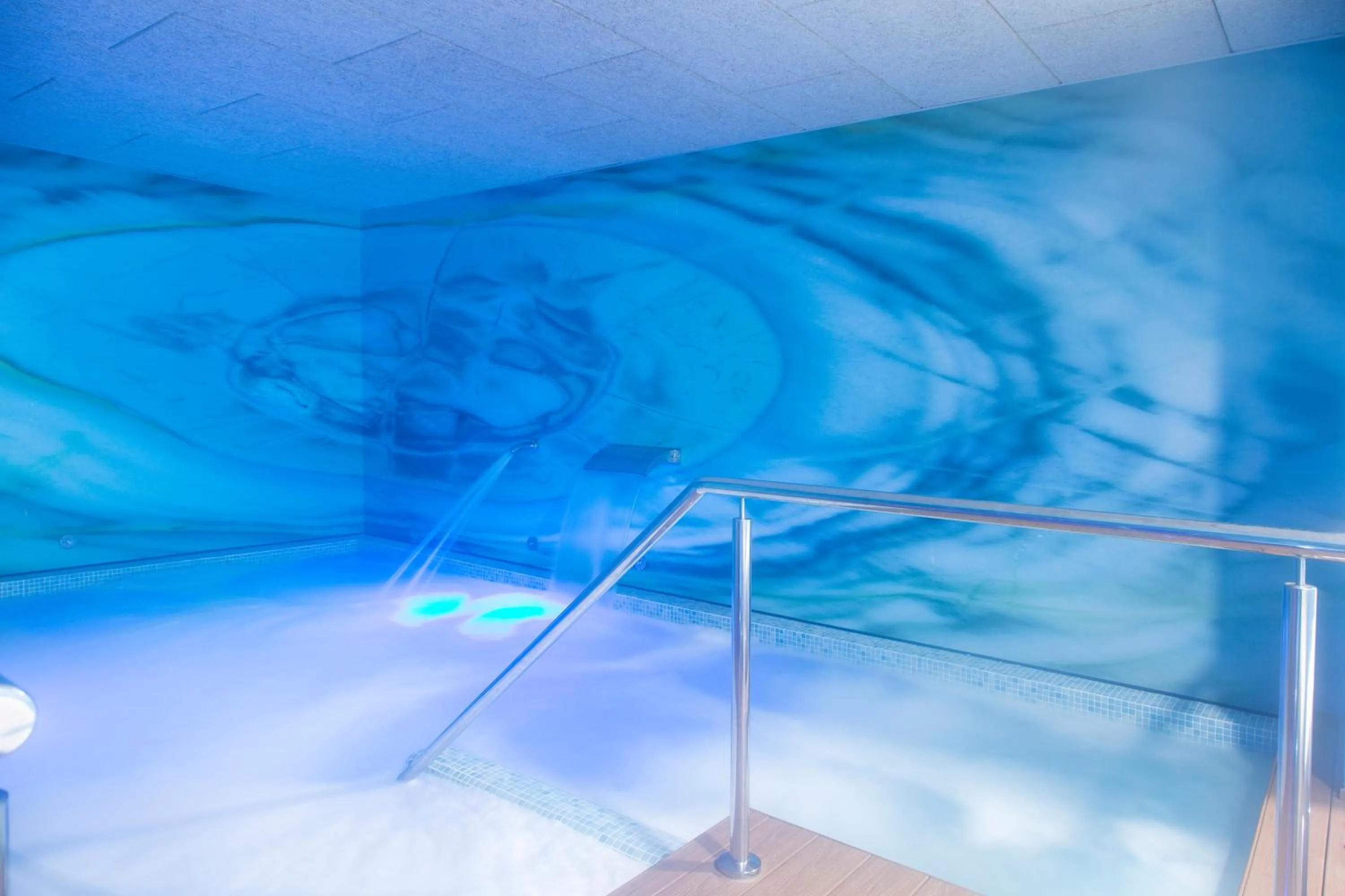 Hot Spring Bath in GHT Oasis Tossa & Spa