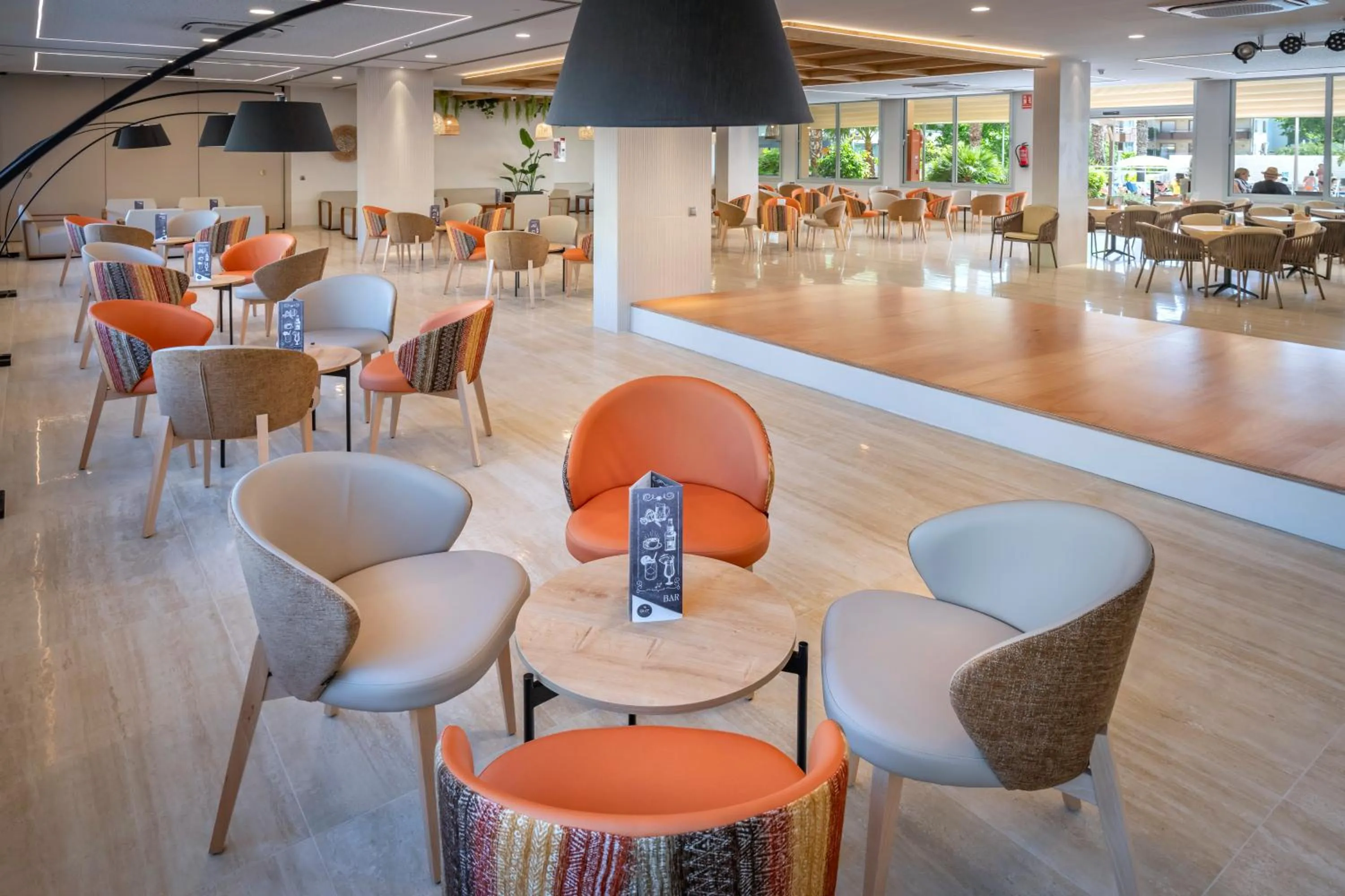 Lounge or bar in GHT Oasis Tossa & Spa