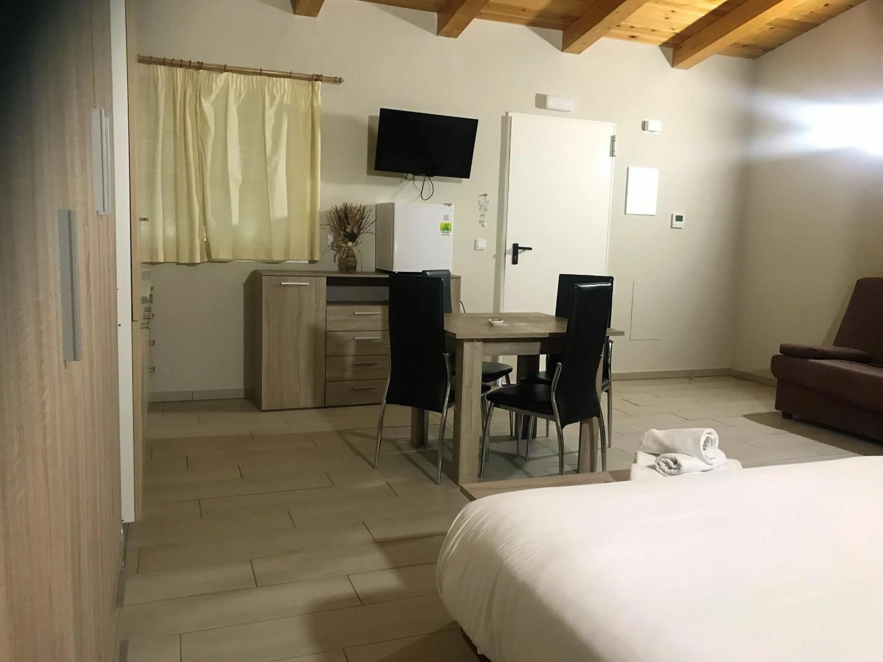 Communal lounge/ TV room, Bed in Apartamentos Giuliano