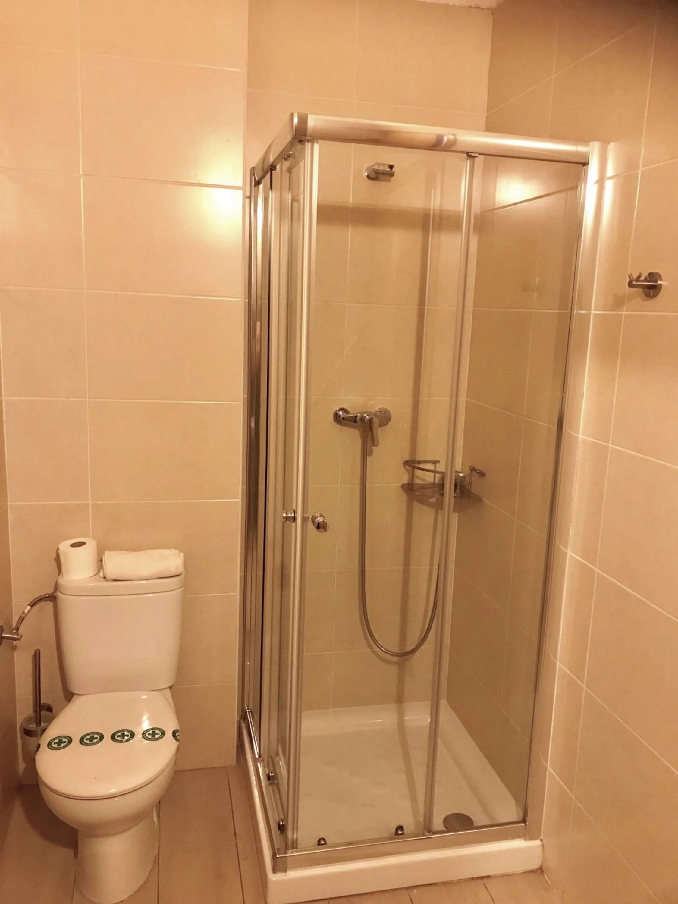 Shower in Apartamentos Giuliano