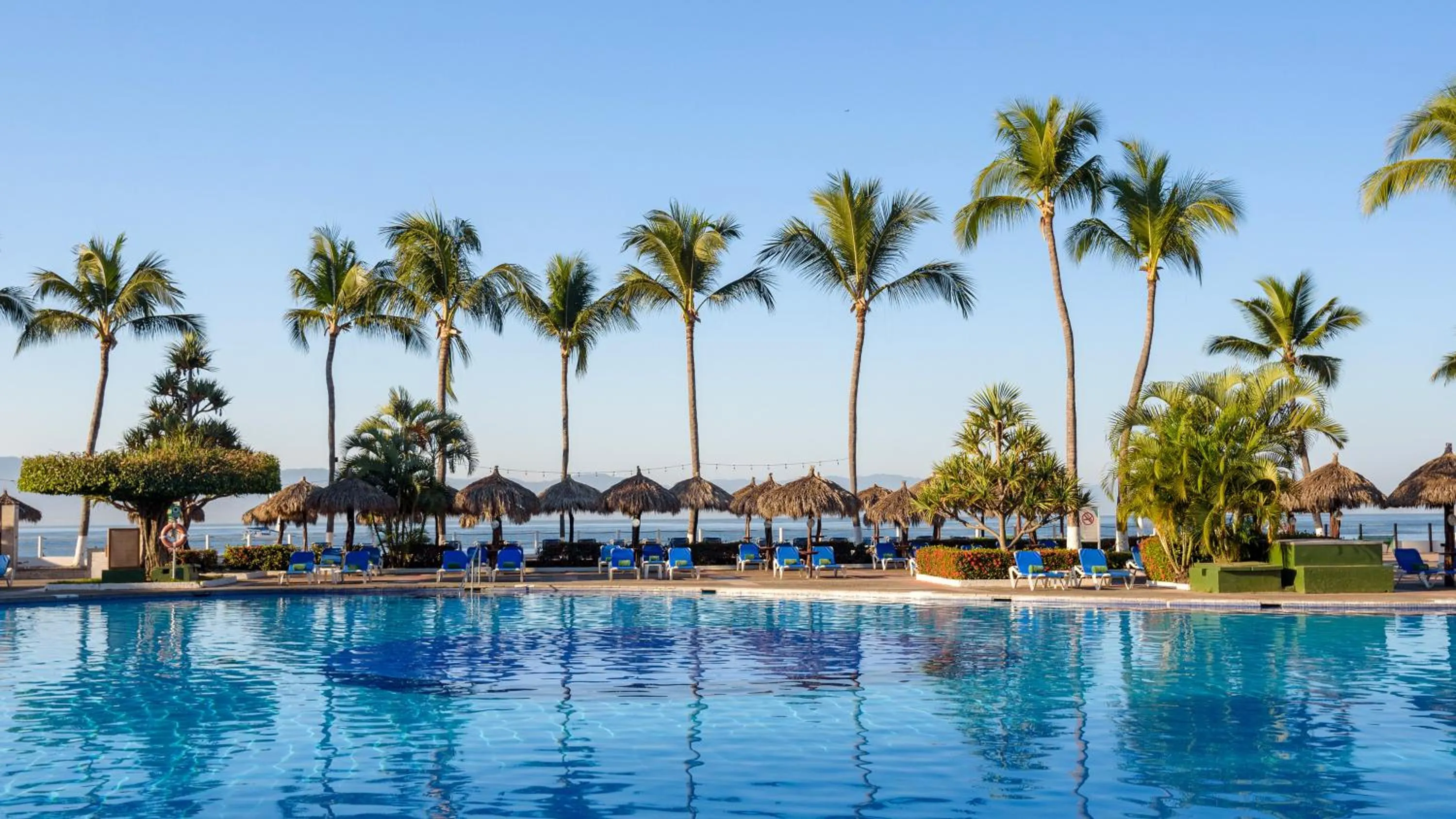 Swimming pool in Meliá Puerto Vallarta – All Inclusive