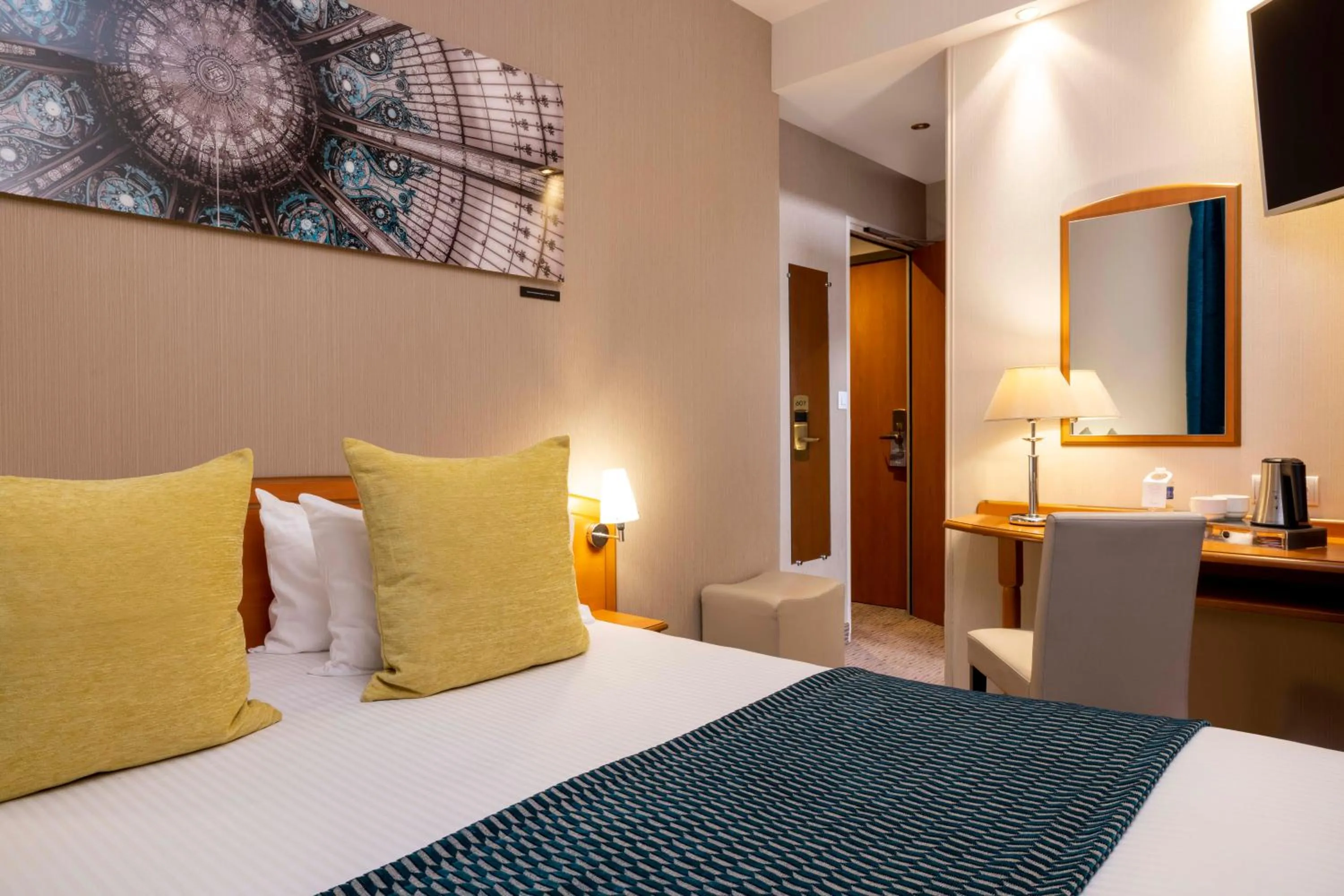 Bed in Hôtel L'Interlude