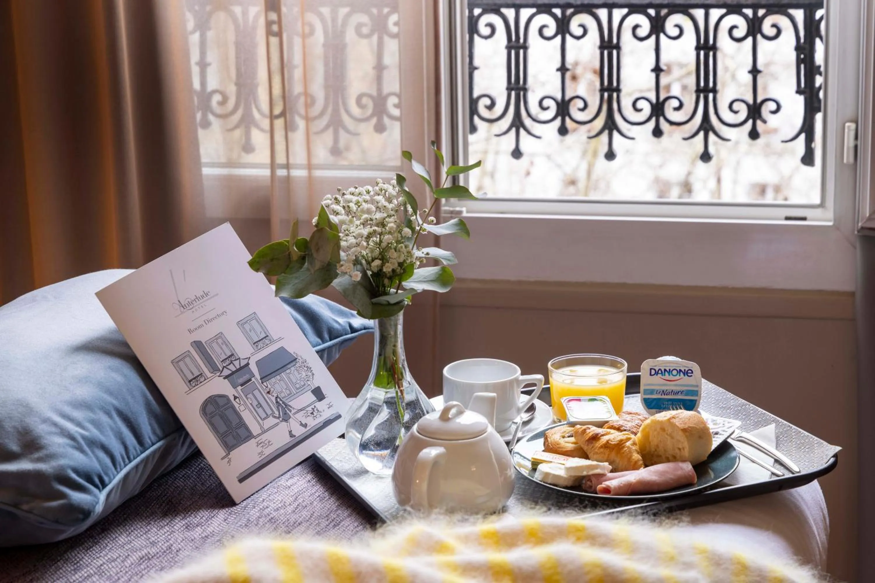 Bed in Hôtel L'Interlude