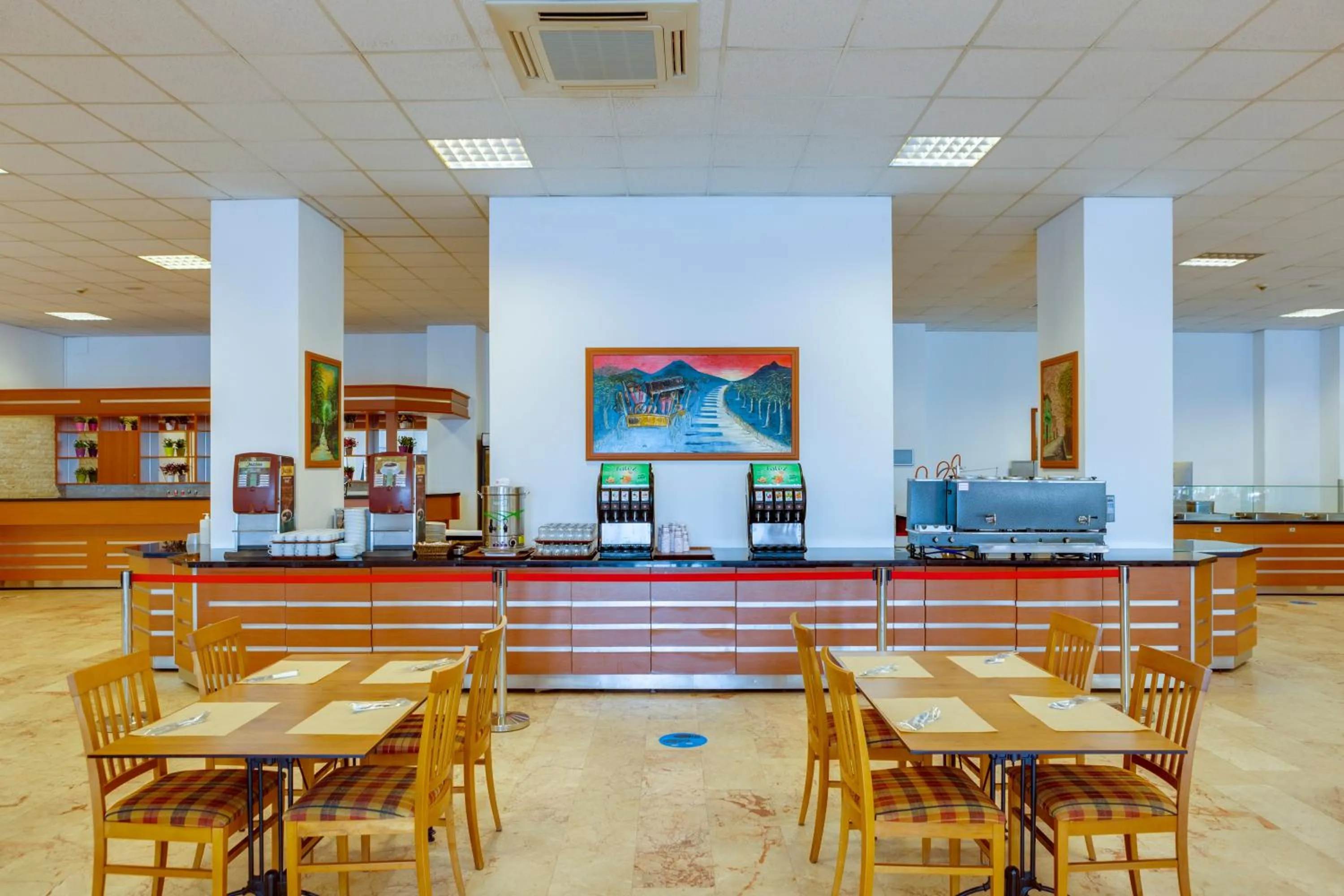 Restaurant/places to eat in Hotel Grand Efe