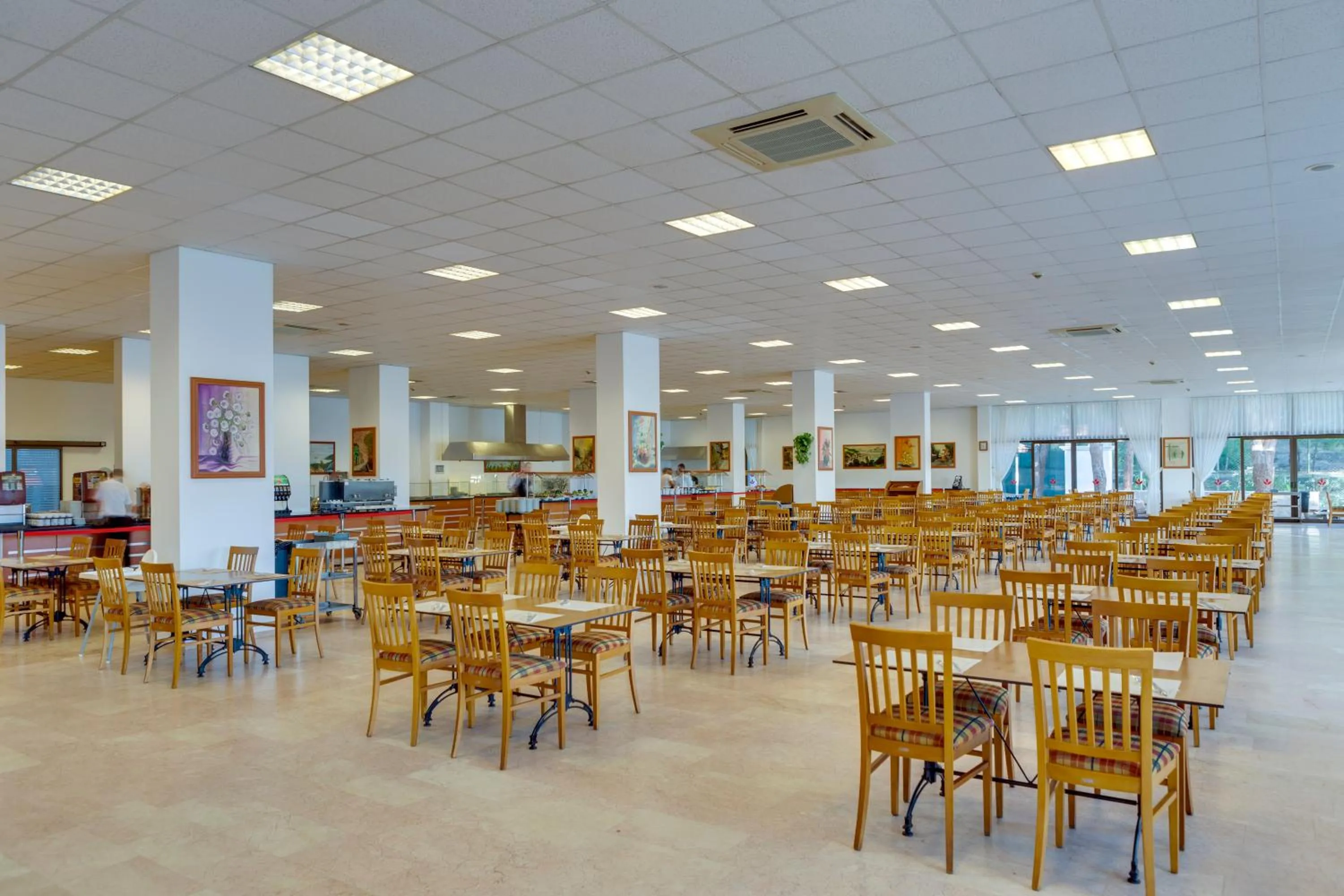 Restaurant/places to eat in Hotel Grand Efe