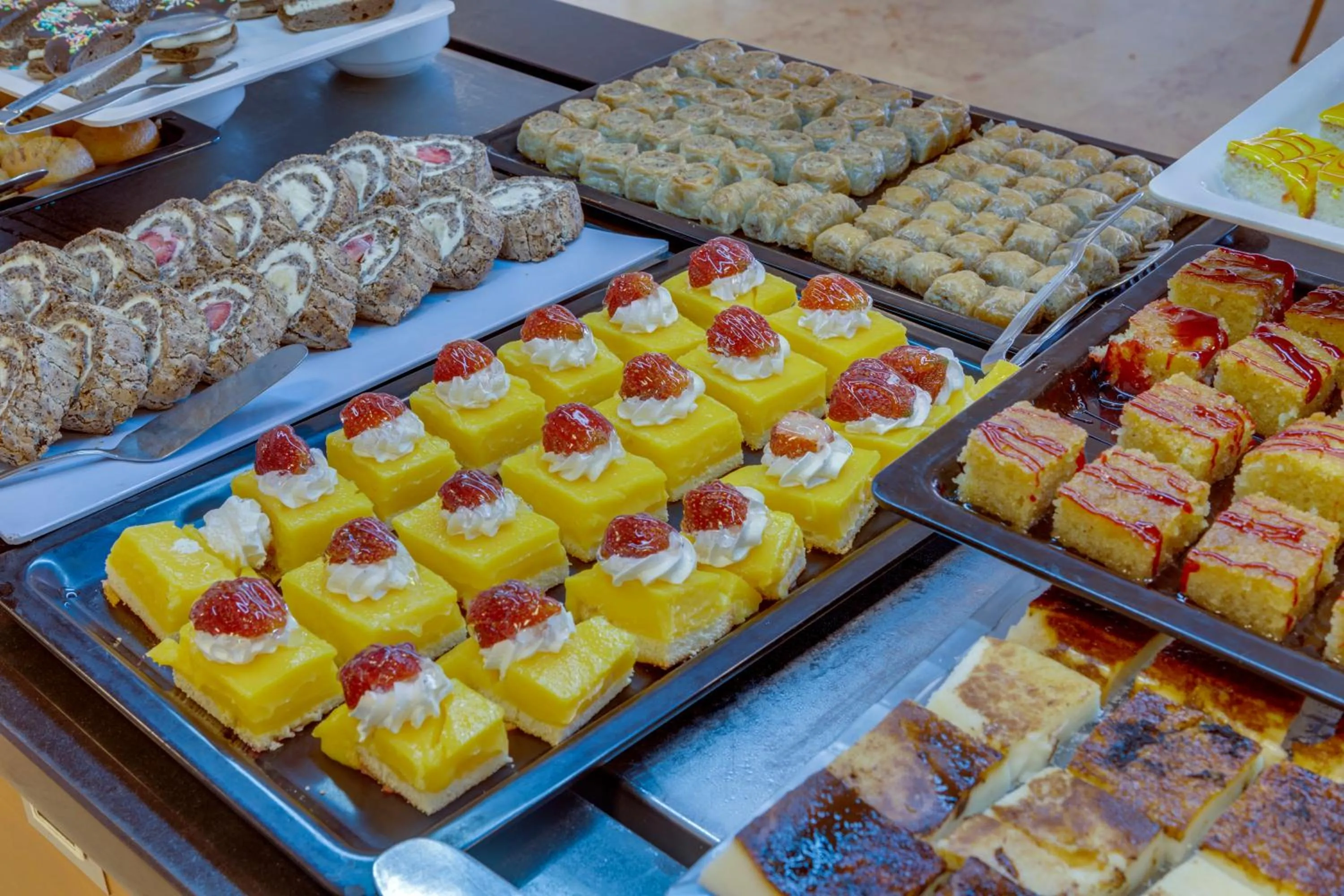 Food and drinks in Hotel Grand Efe