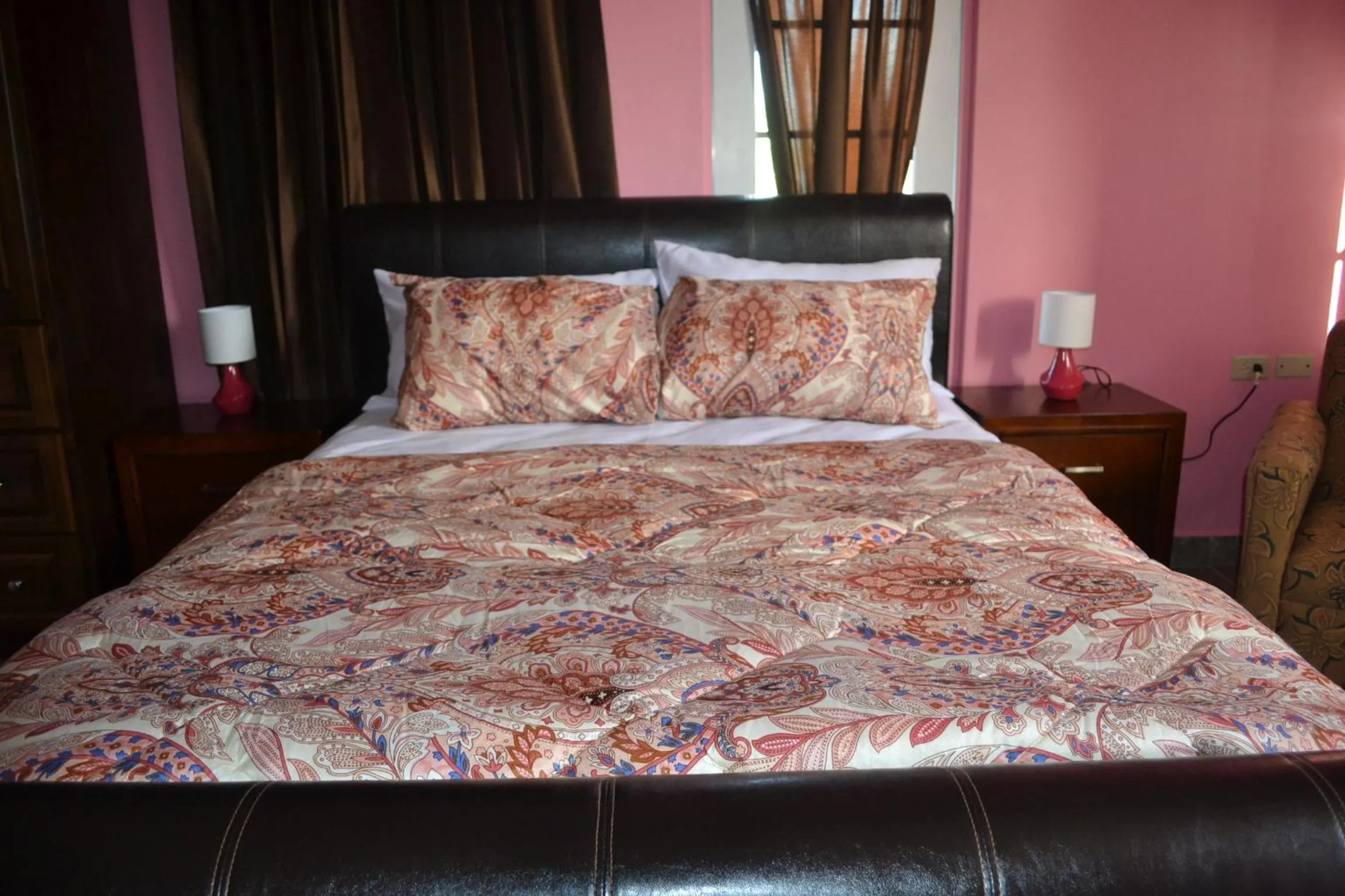 Bedroom, Bed in Montecristo Inn