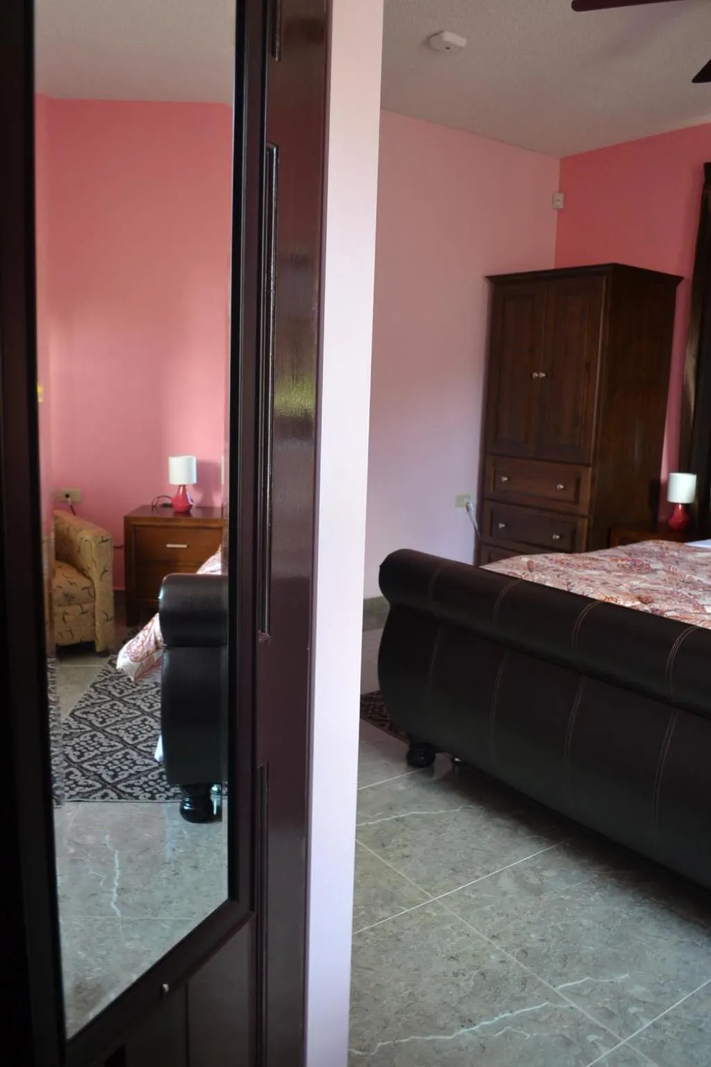 Bedroom, Bed in Montecristo Inn