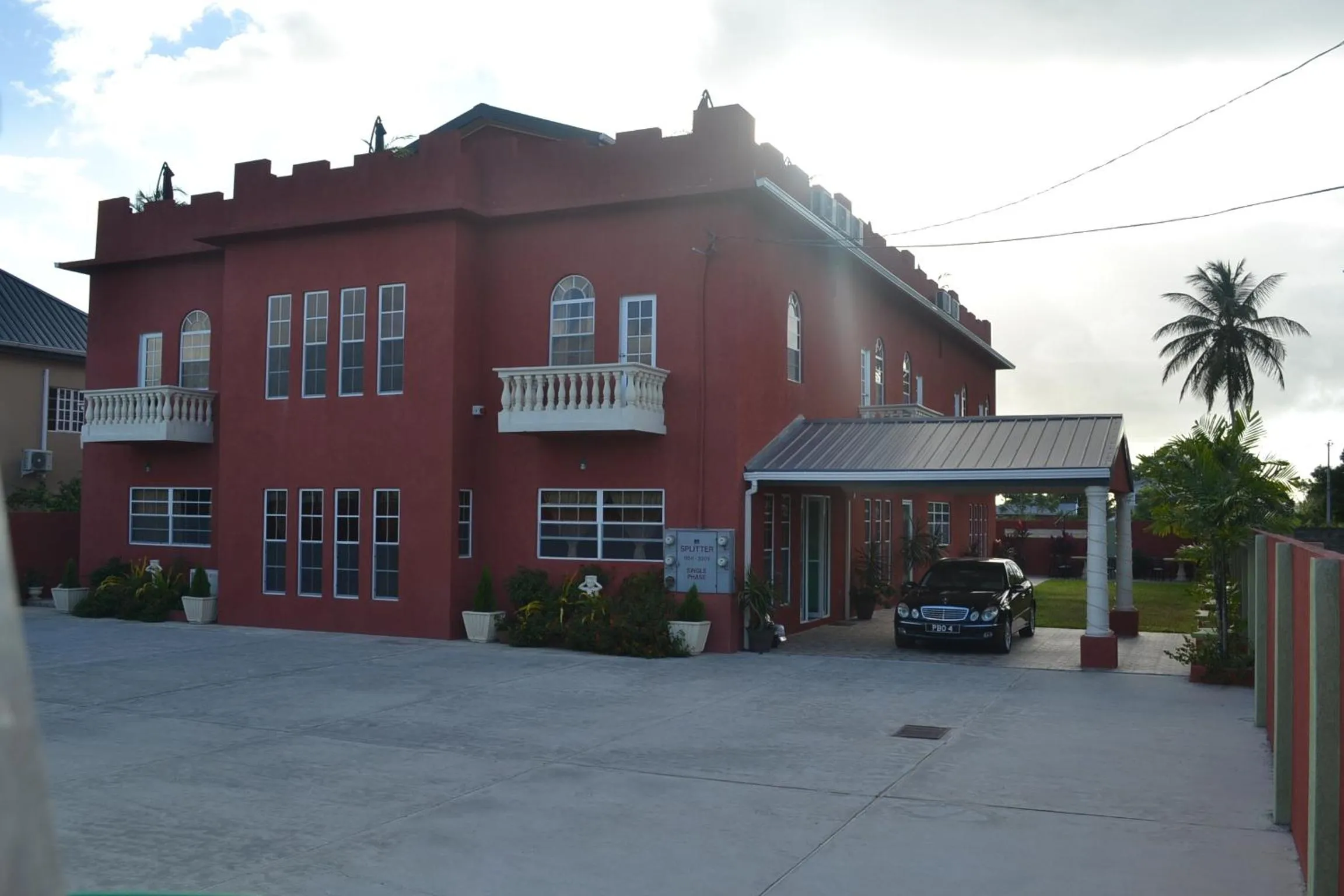 Facade/entrance in Montecristo Inn