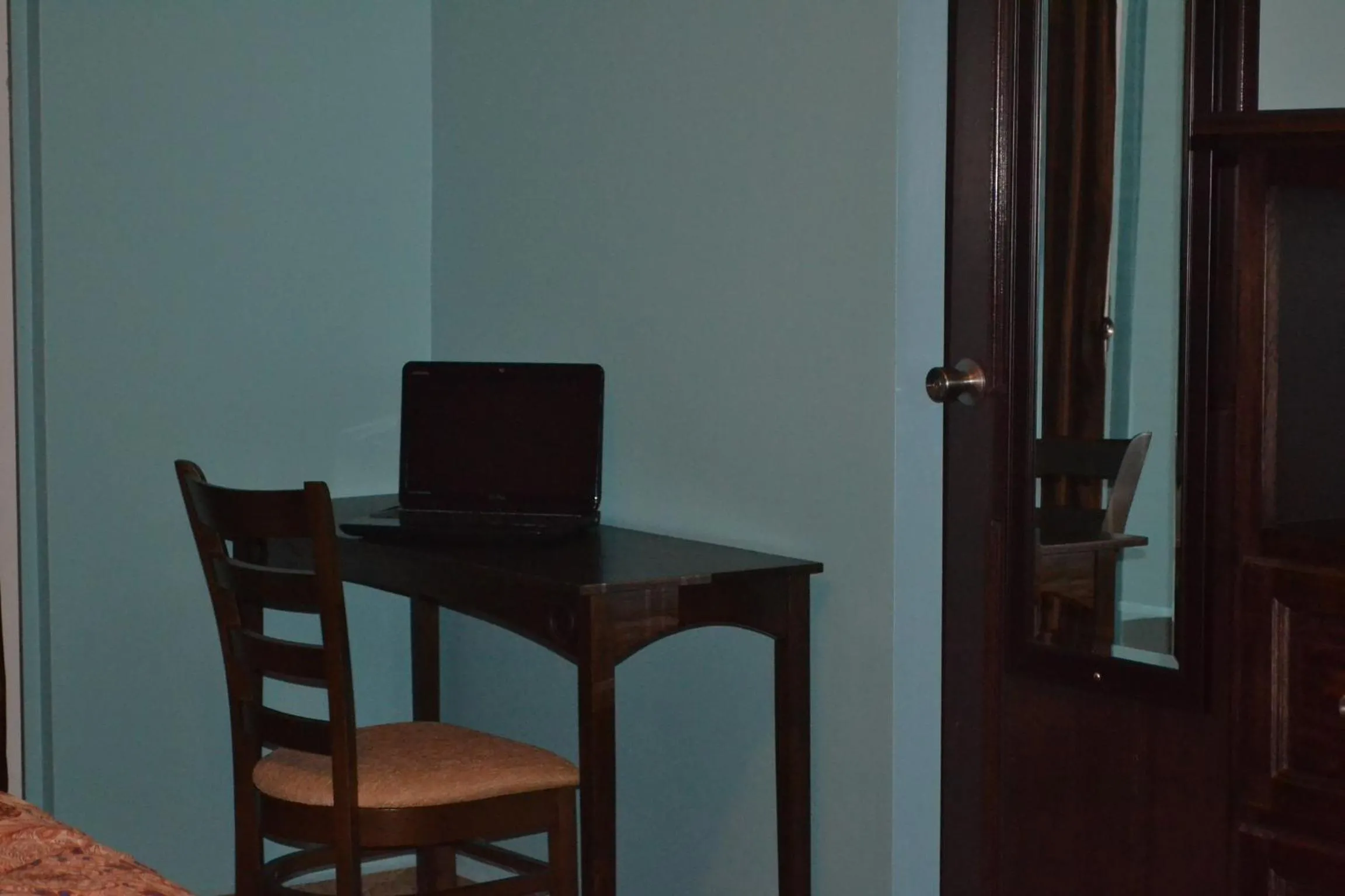 Bedroom in Montecristo Inn