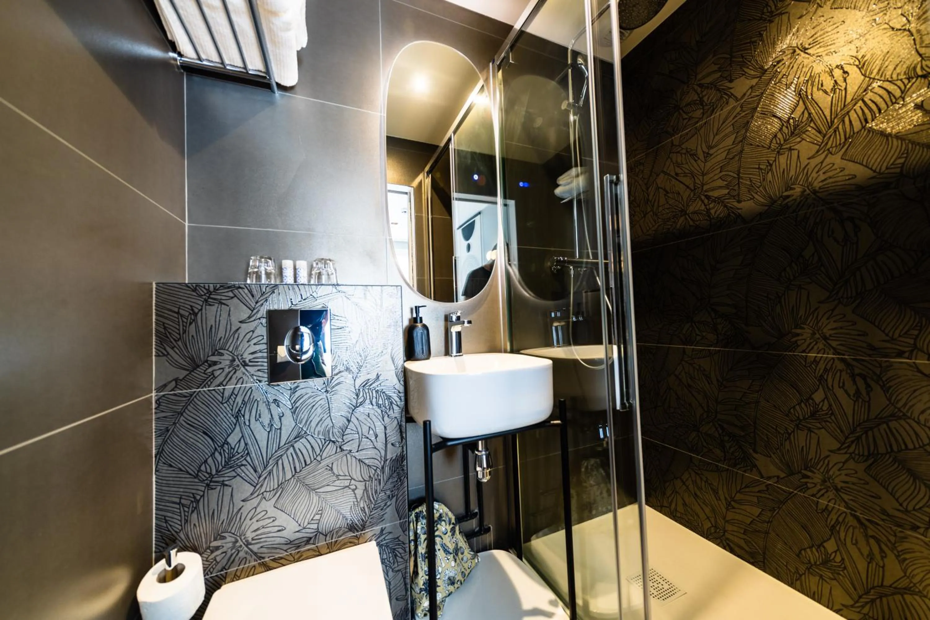 Bathroom in Hôtel Paulette Rouen Centre Cathédrale