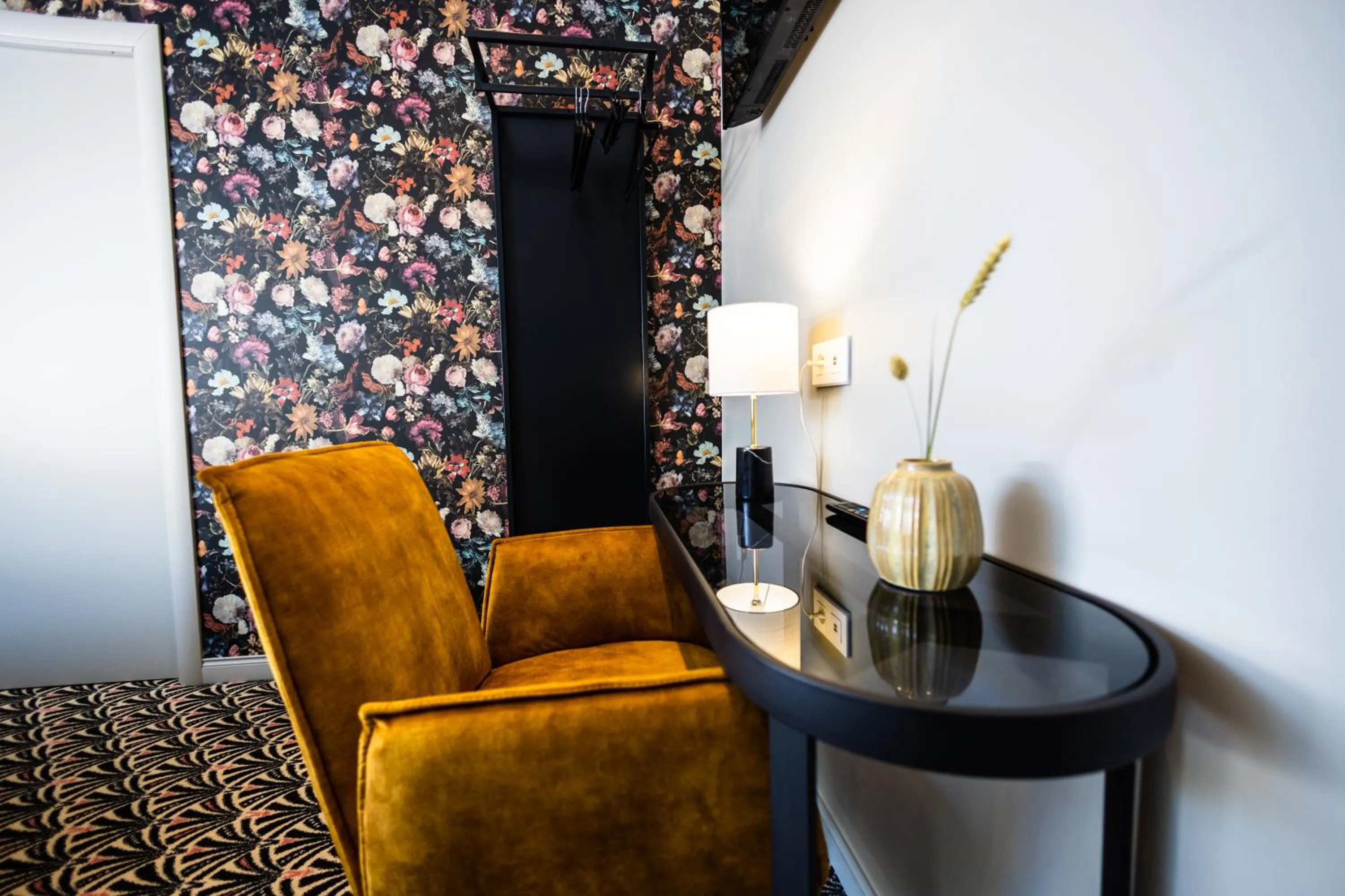 Seating area in Hôtel Paulette Rouen Centre Cathédrale