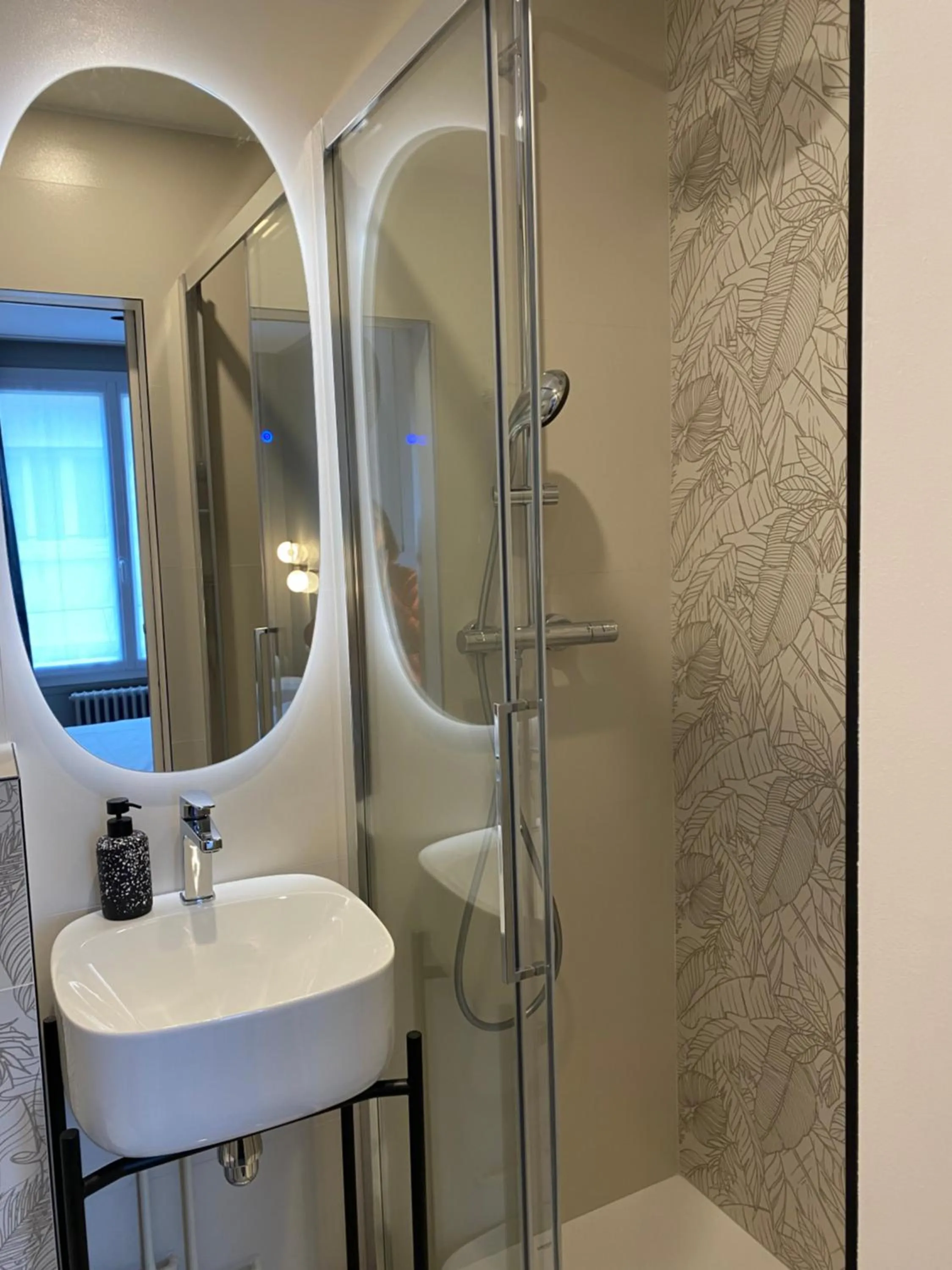 Bathroom in Hôtel Paulette Rouen Centre Cathédrale