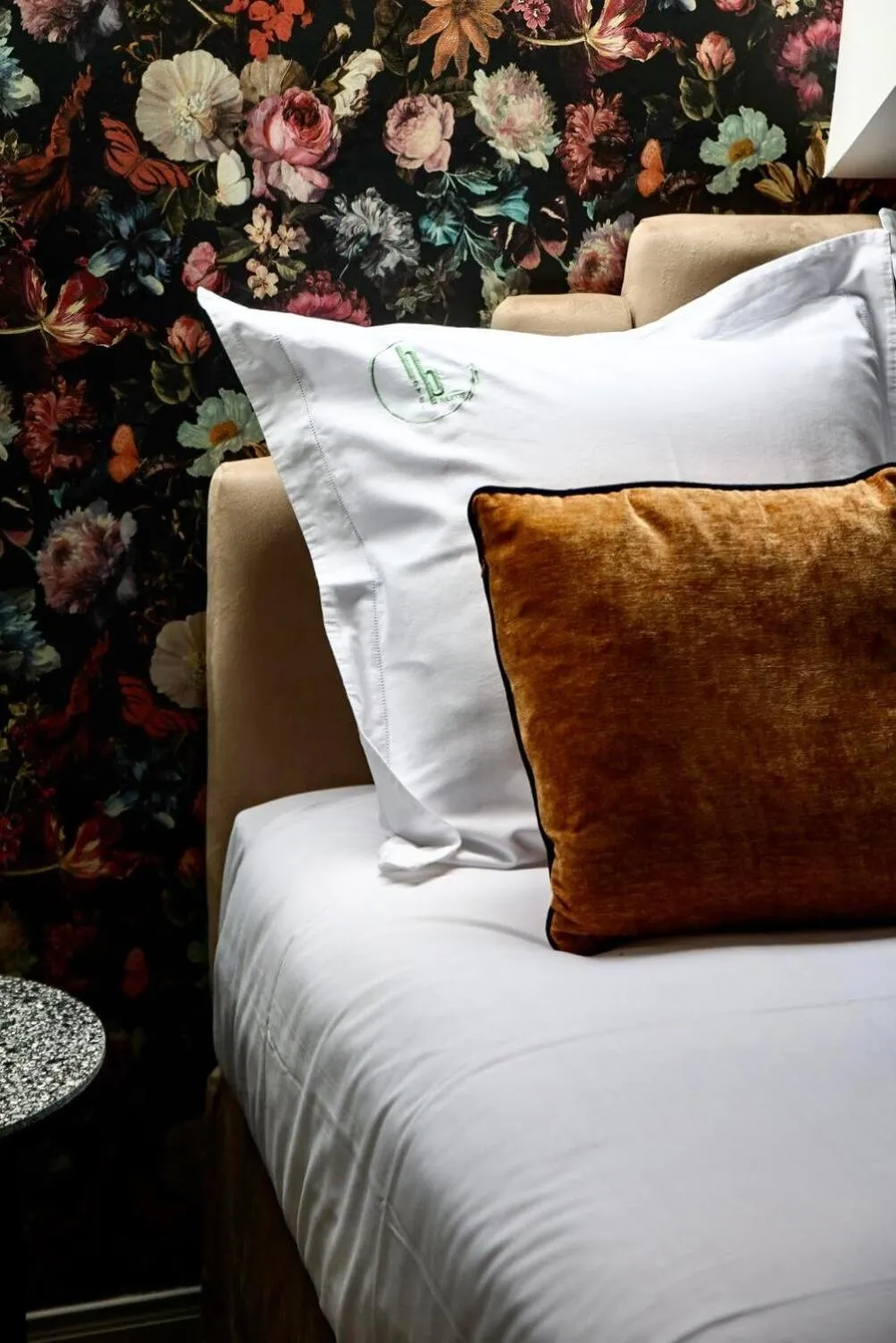 Bed in Hôtel Paulette Rouen Centre Cathédrale