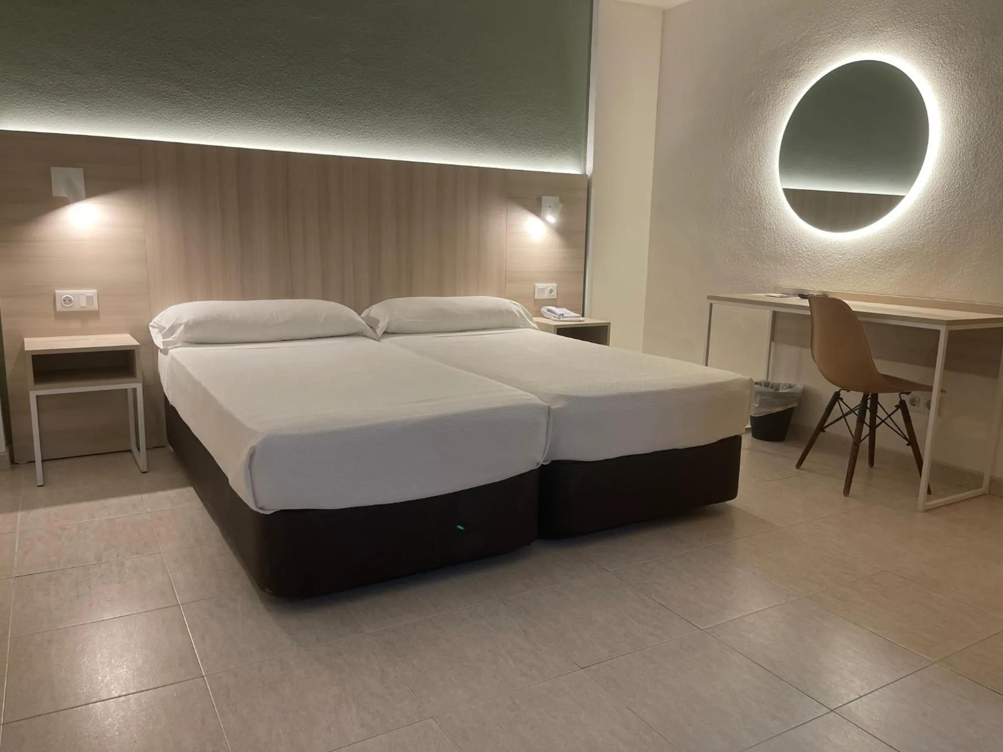 hair dresser, Bed in Hotel Marconi