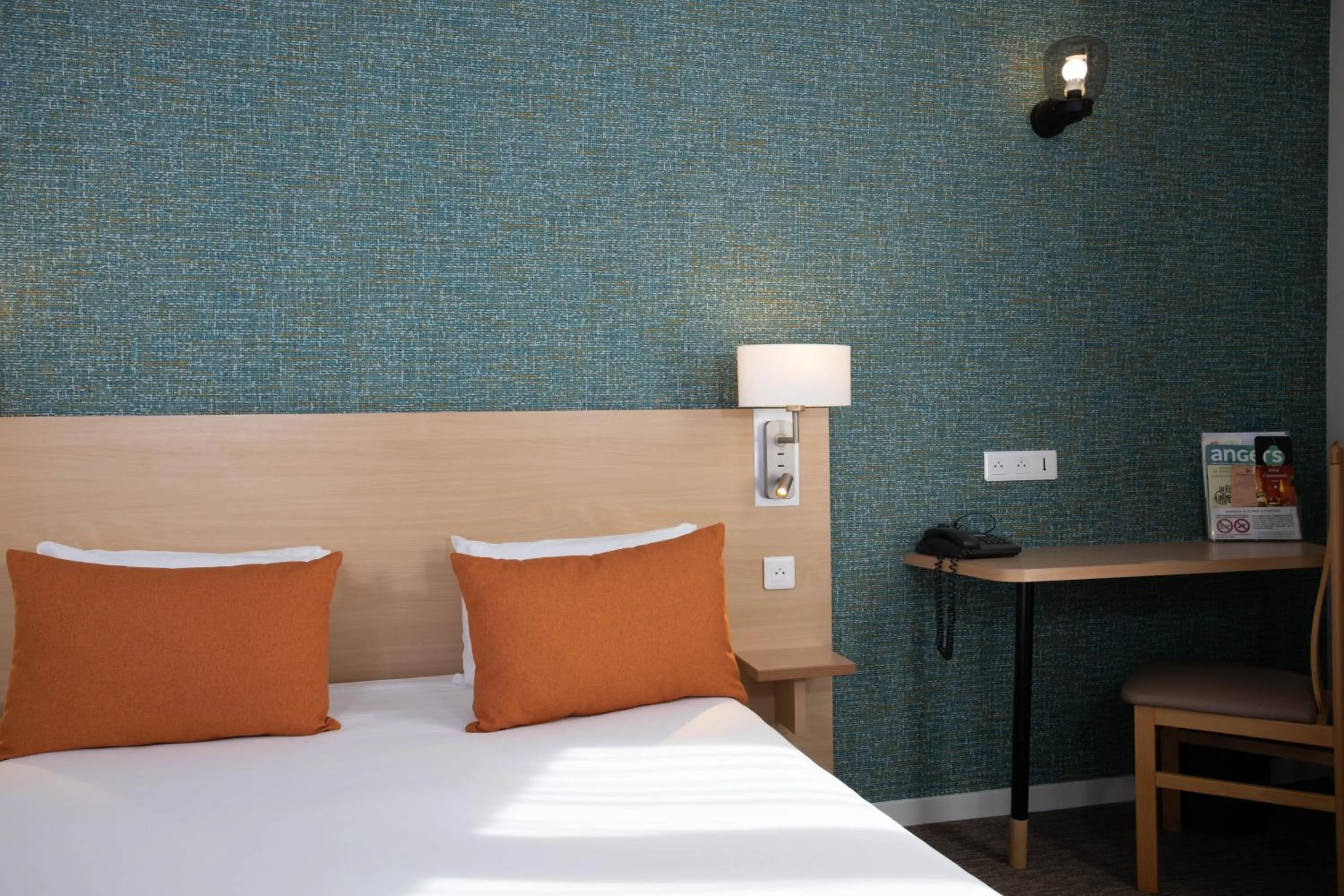 Photo of the whole room, Bed in Hotel Continental