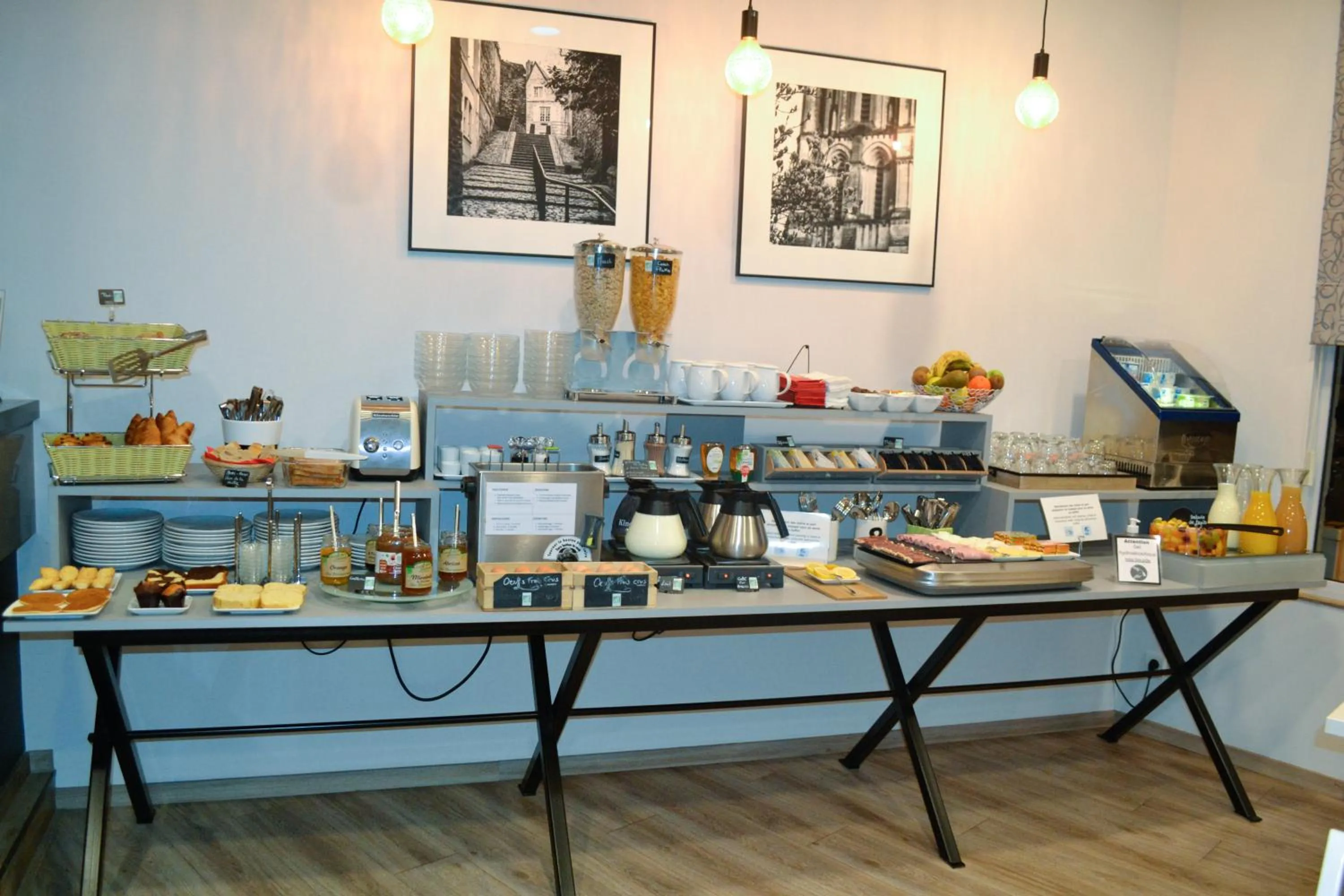 Restaurant/places to eat in Hotel Continental