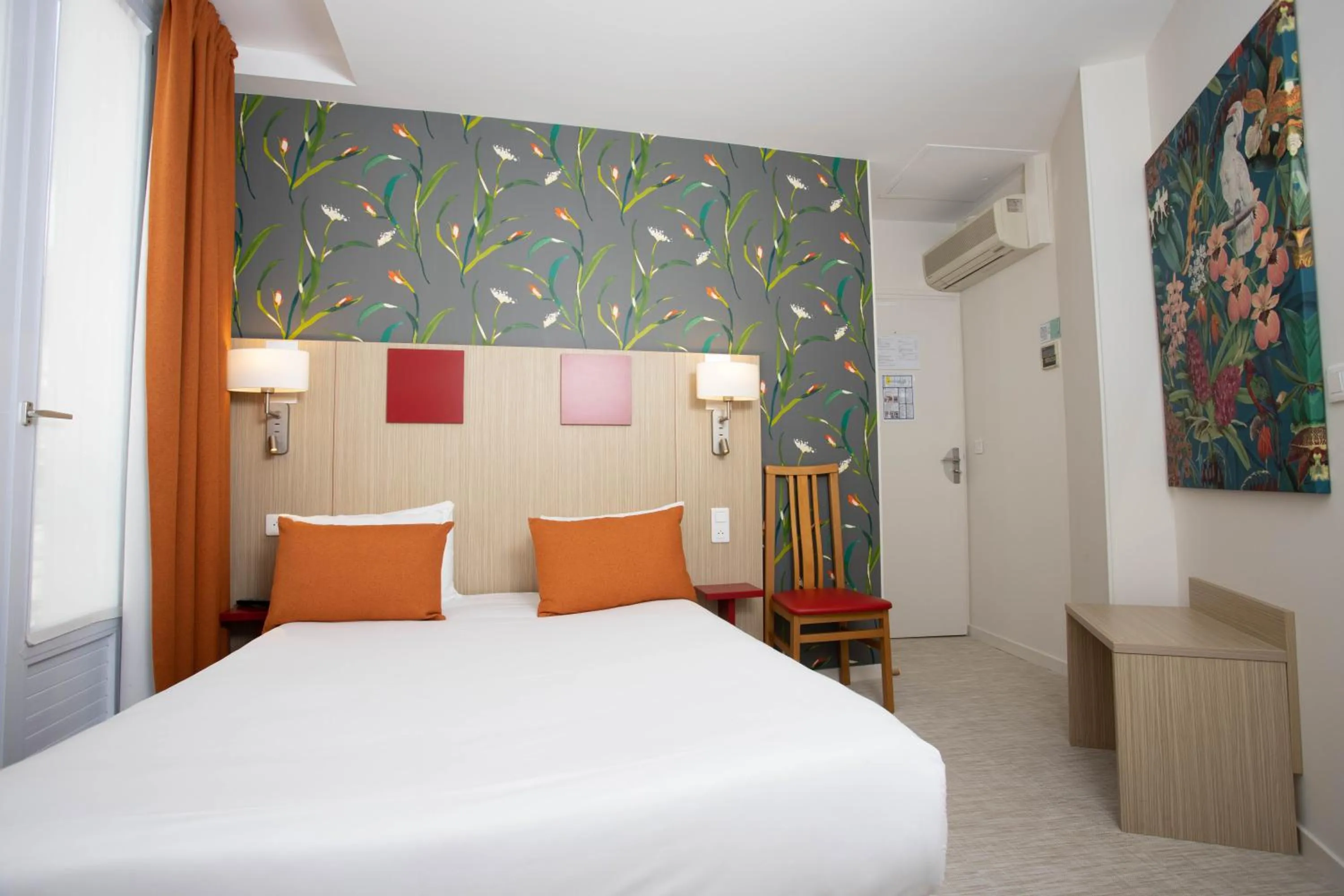 Photo of the whole room, Bed in Hotel Continental