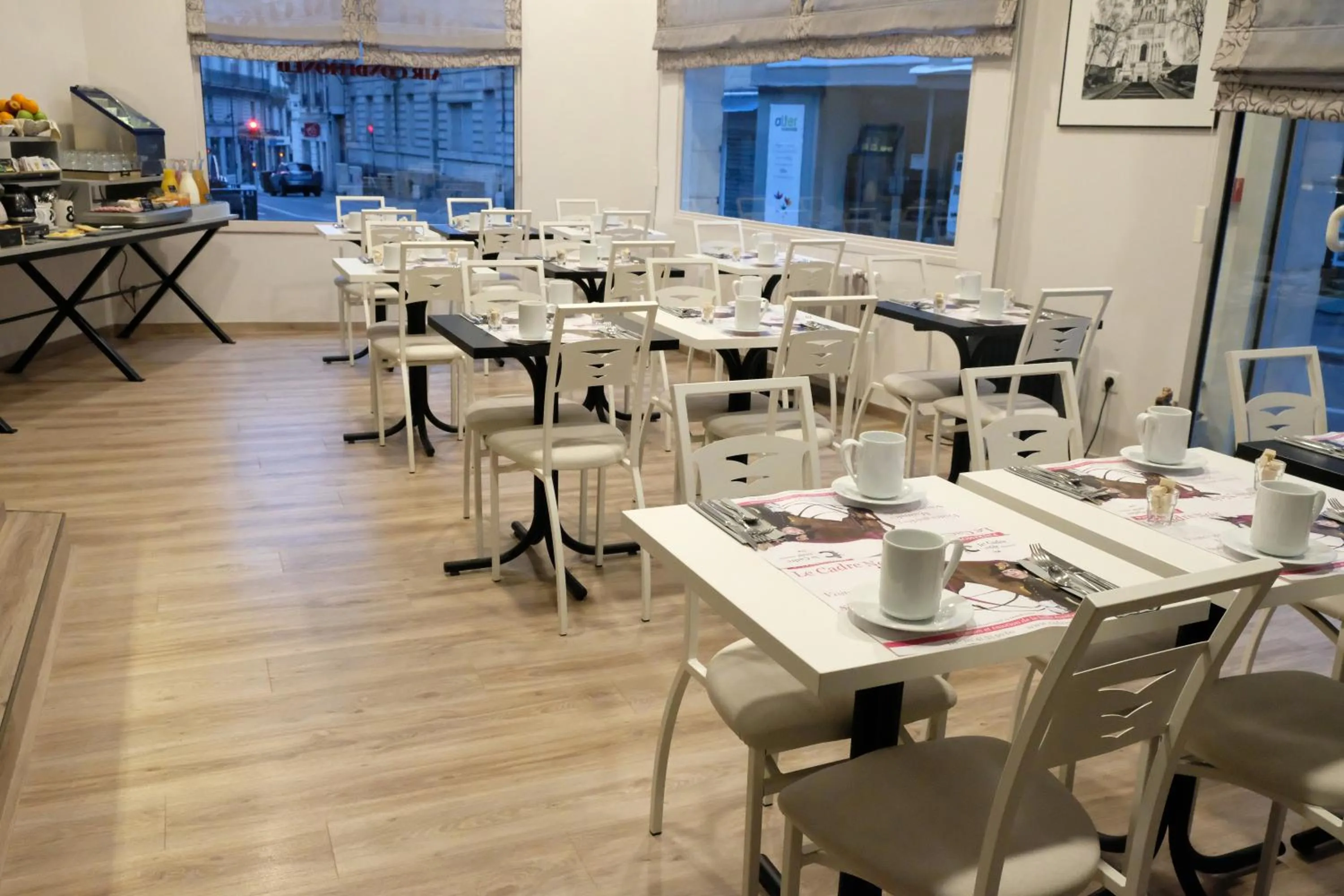 Restaurant/places to eat in Hotel Continental