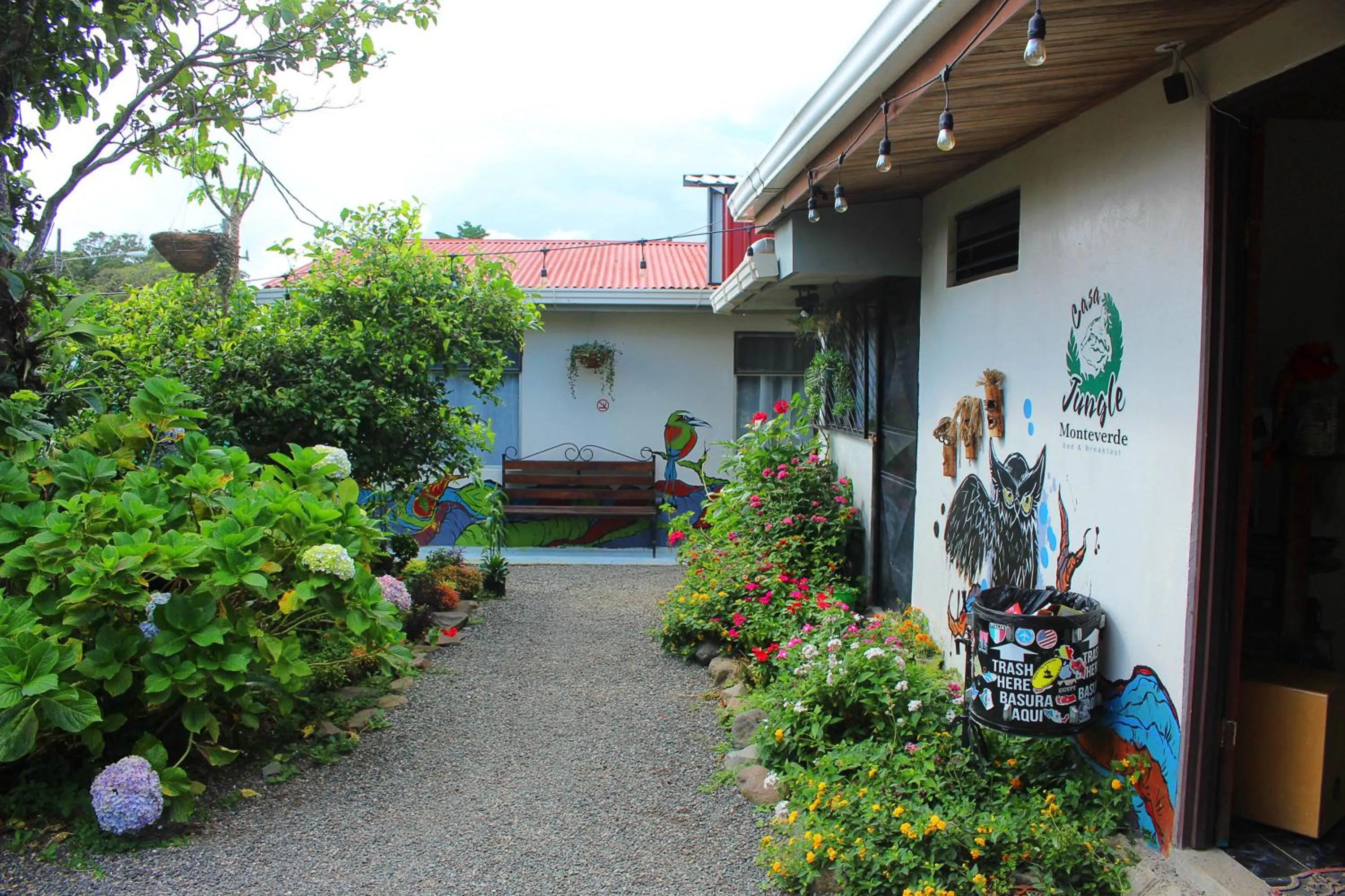 Garden view in Casa Jungle Monteverde B&B