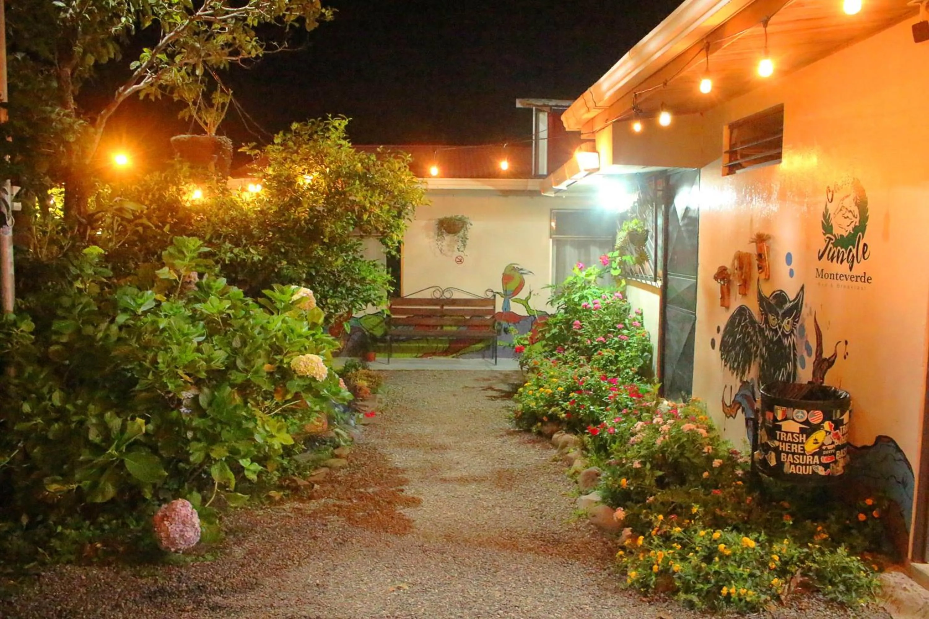 Facade/entrance in Casa Jungle Monteverde B&B