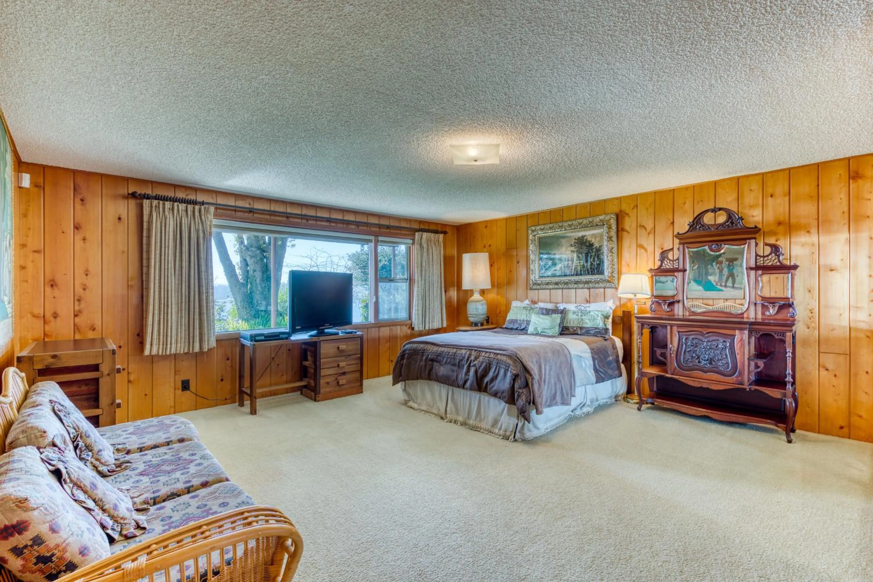 Bed in The Bridge and Balcony