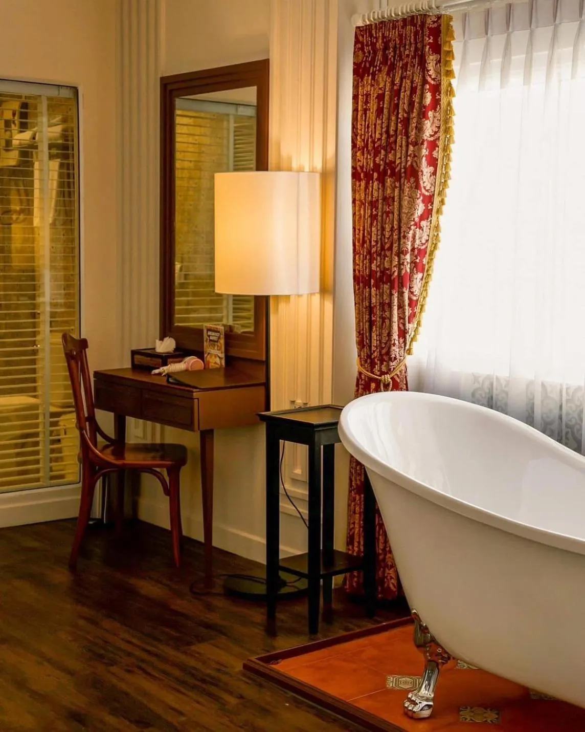 Bath in Siam Champs Elyseesi Unique Hotel