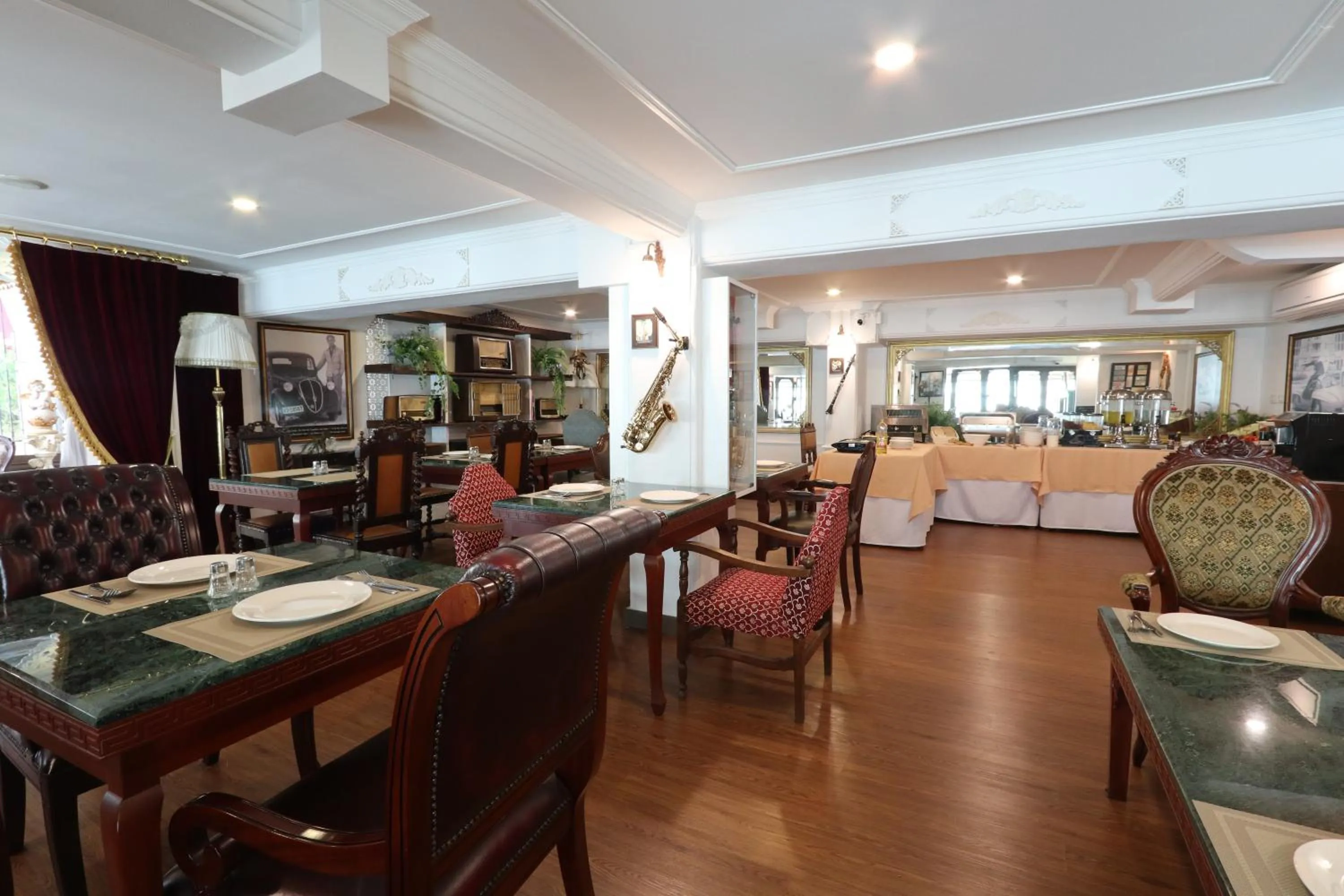 Restaurant/places to eat in Siam Champs Elyseesi Unique Hotel