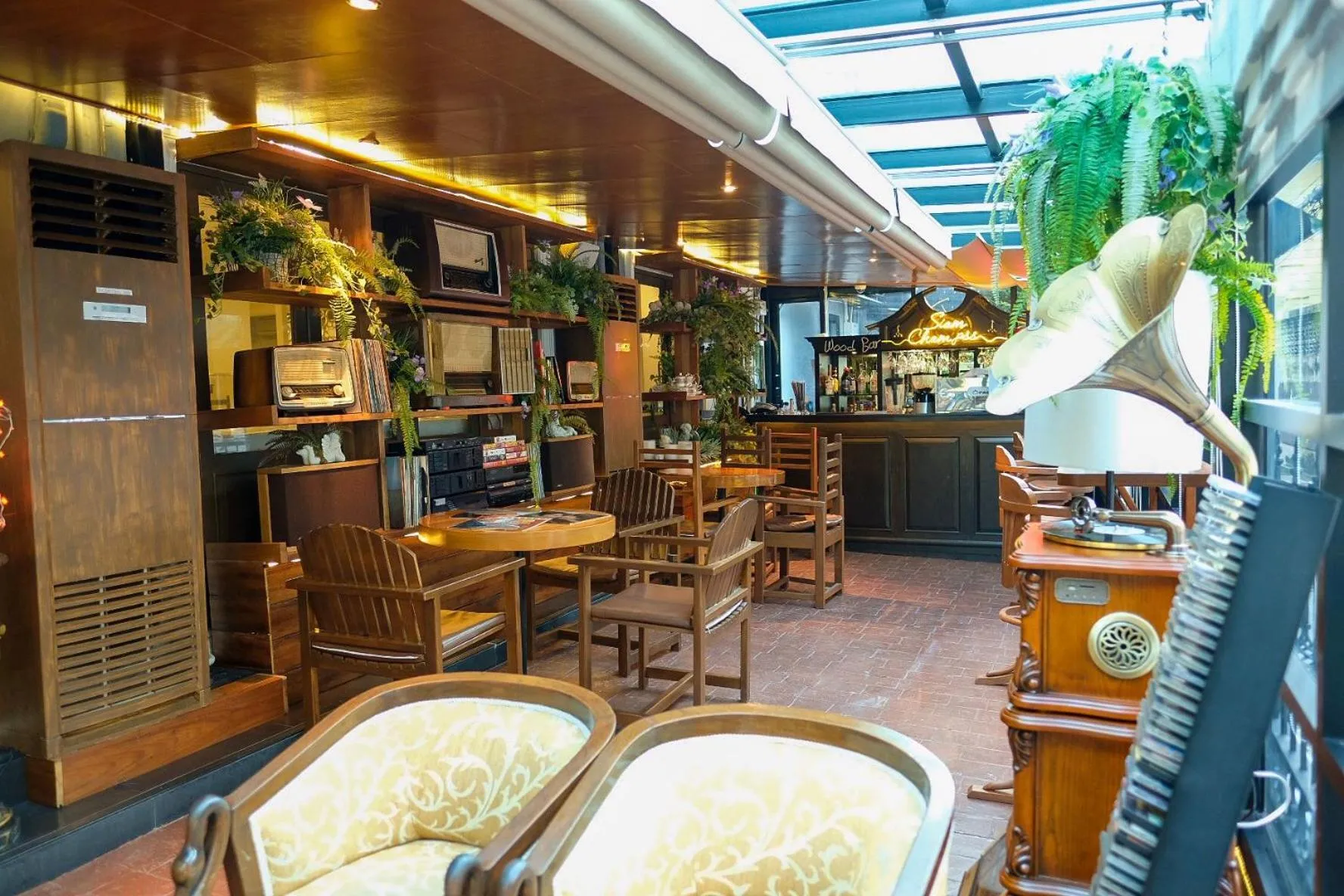 Lounge or bar in Siam Champs Elyseesi Unique Hotel