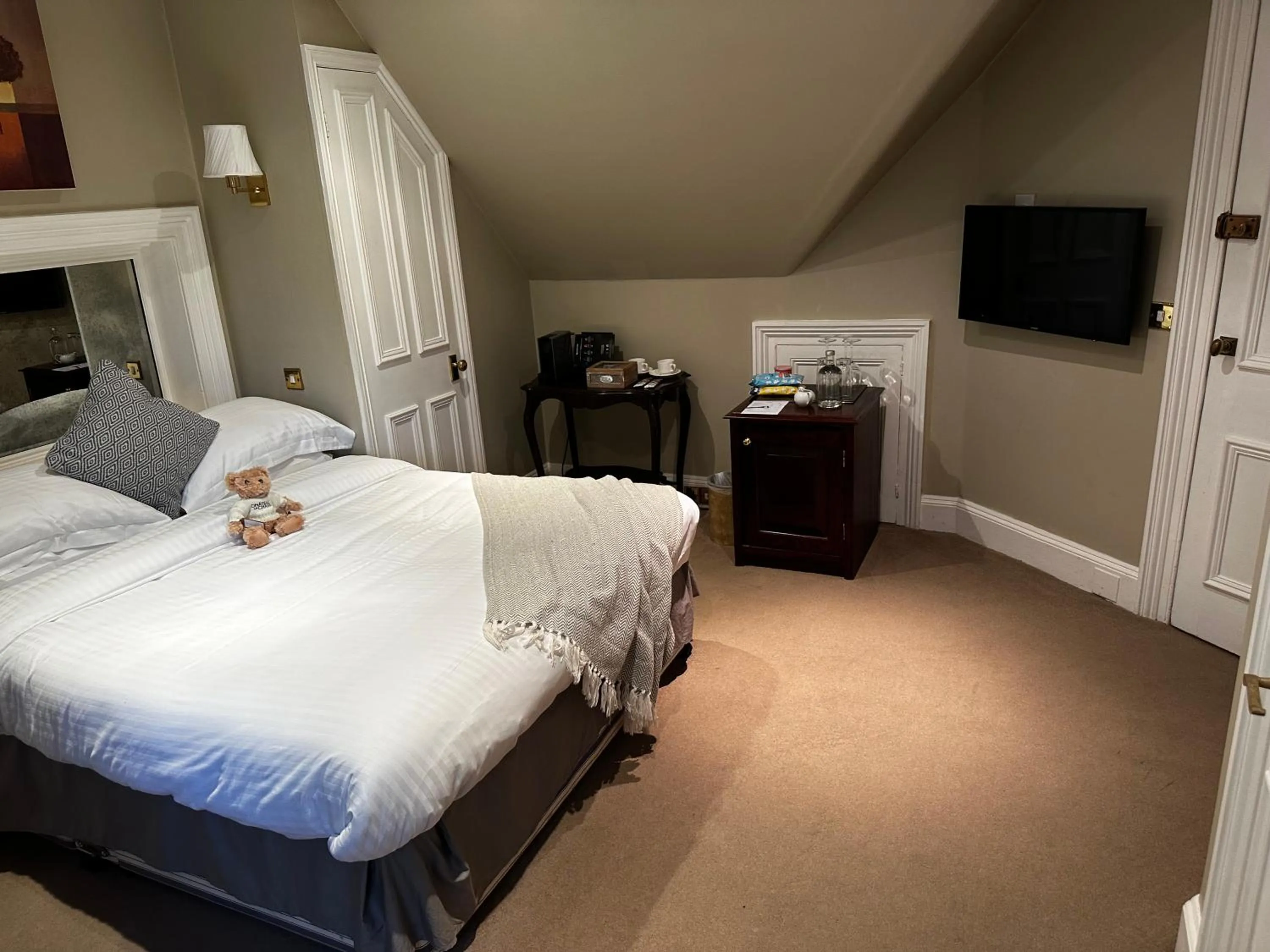 Bed in Chateau La Chaire Hotel