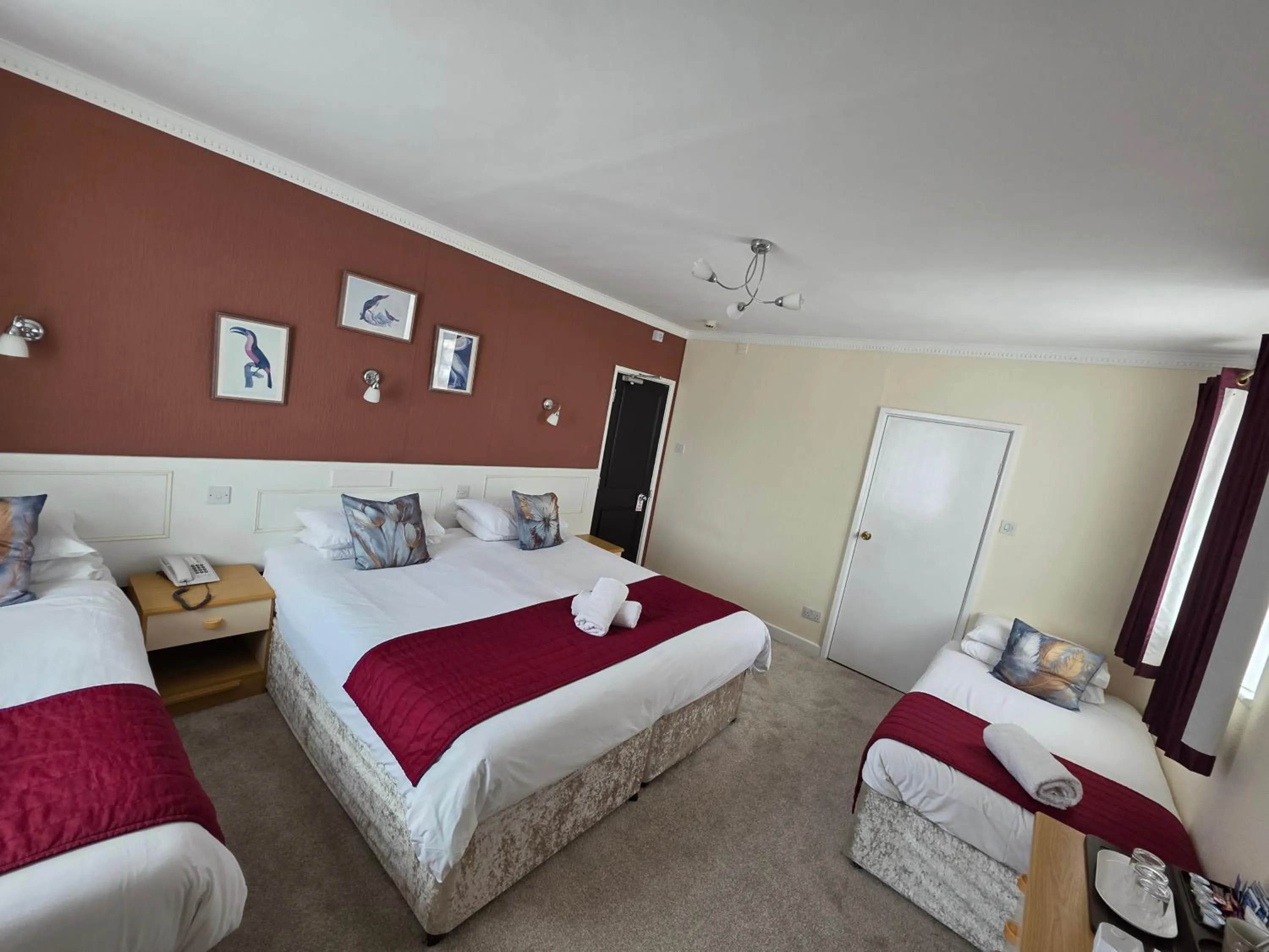 Bedroom, Bed in Marina Metro Hotel