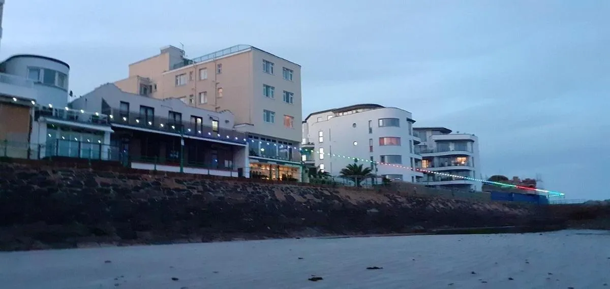 Property building in Marina Metro Hotel