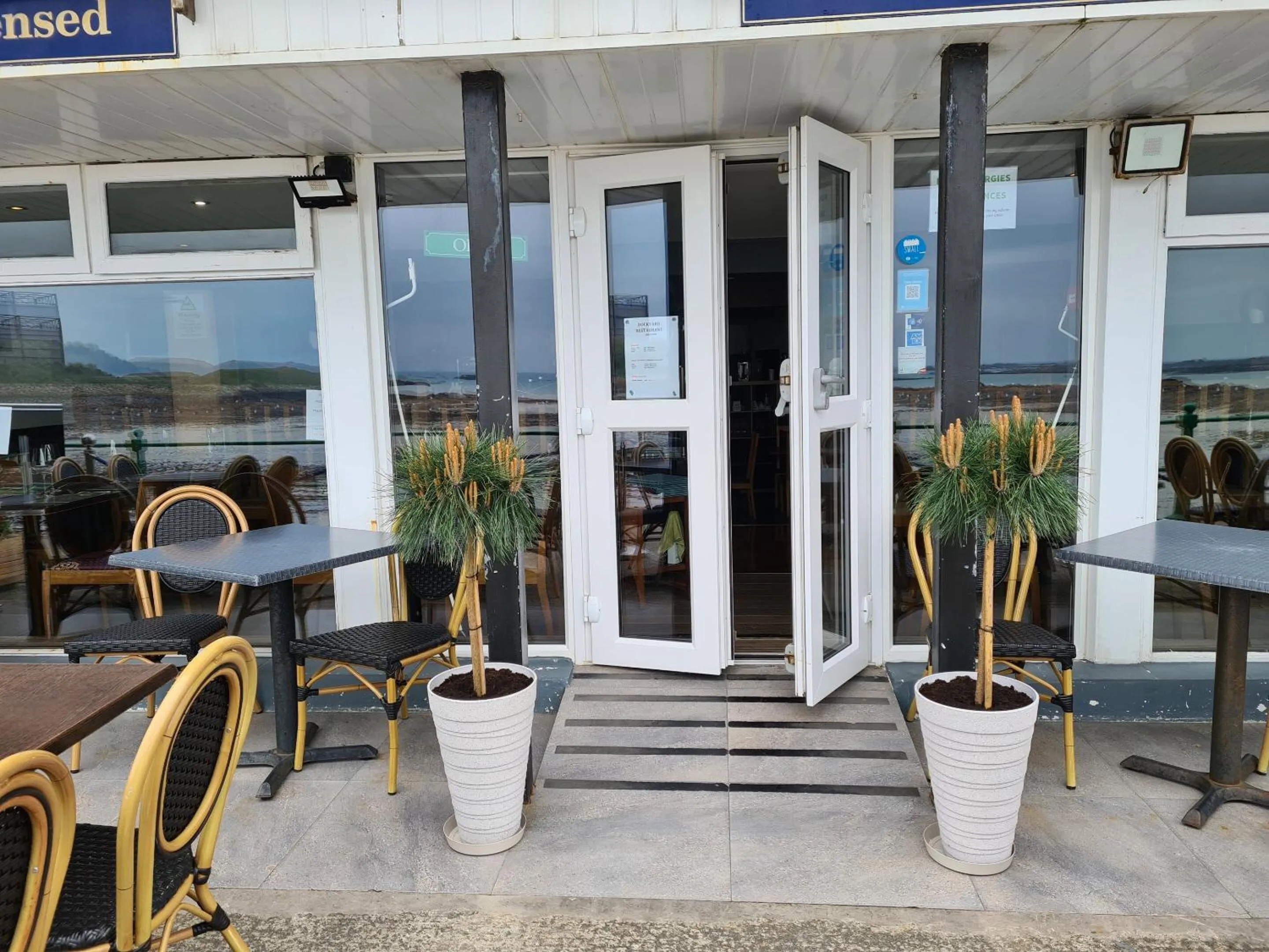 Patio in Marina Metro Hotel