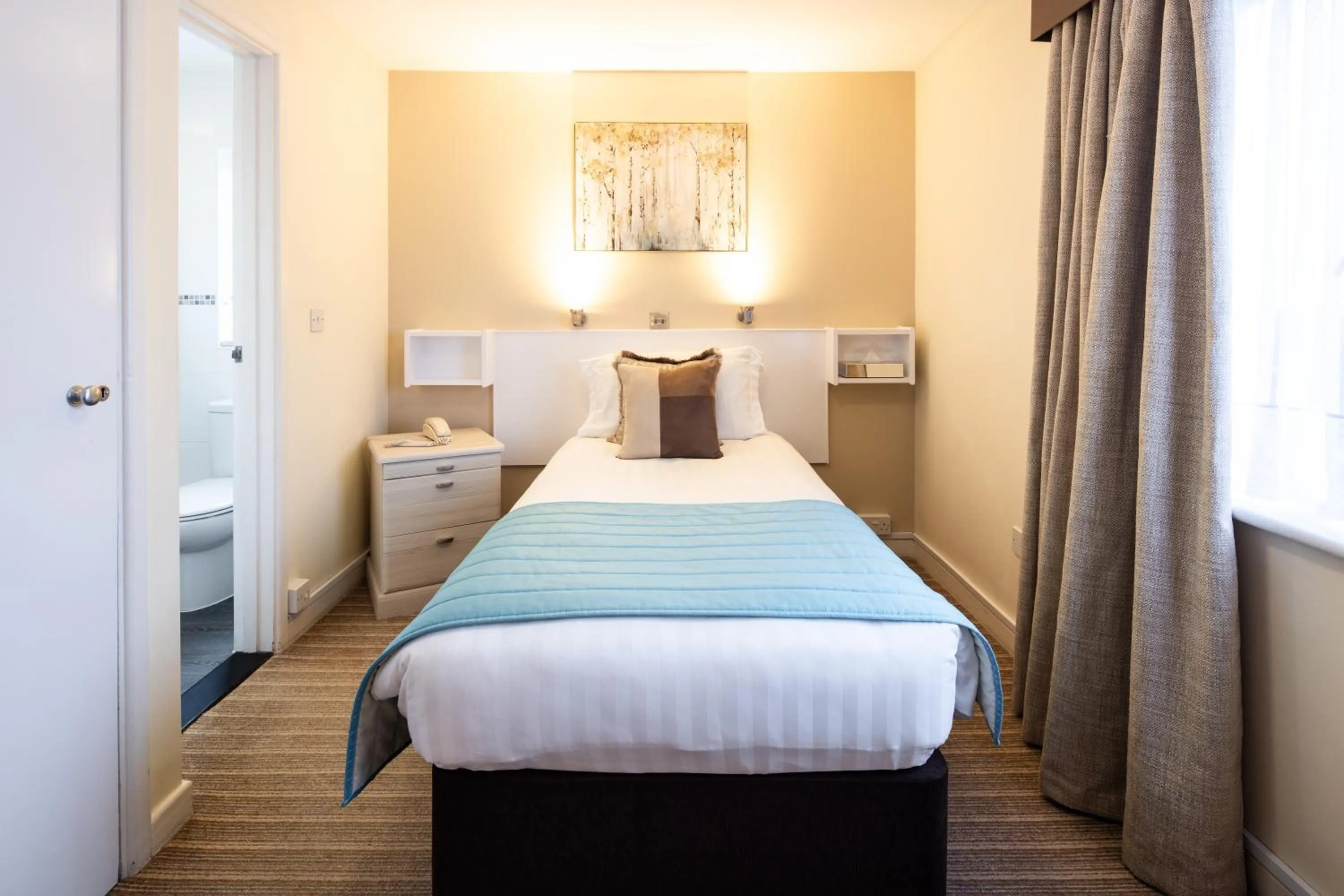 Bed in The Norfolk Lodge Hotel