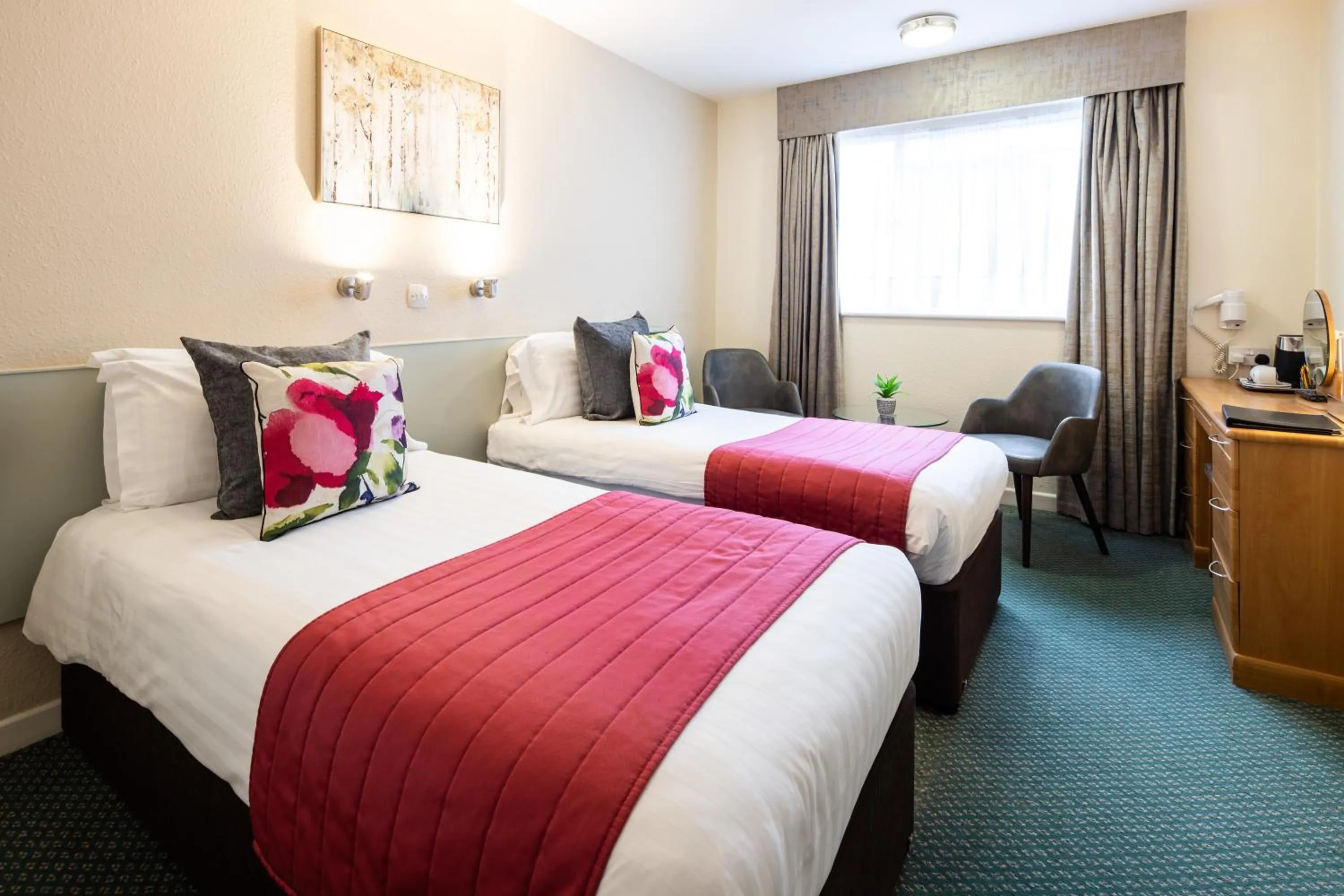 Bed in The Norfolk Lodge Hotel