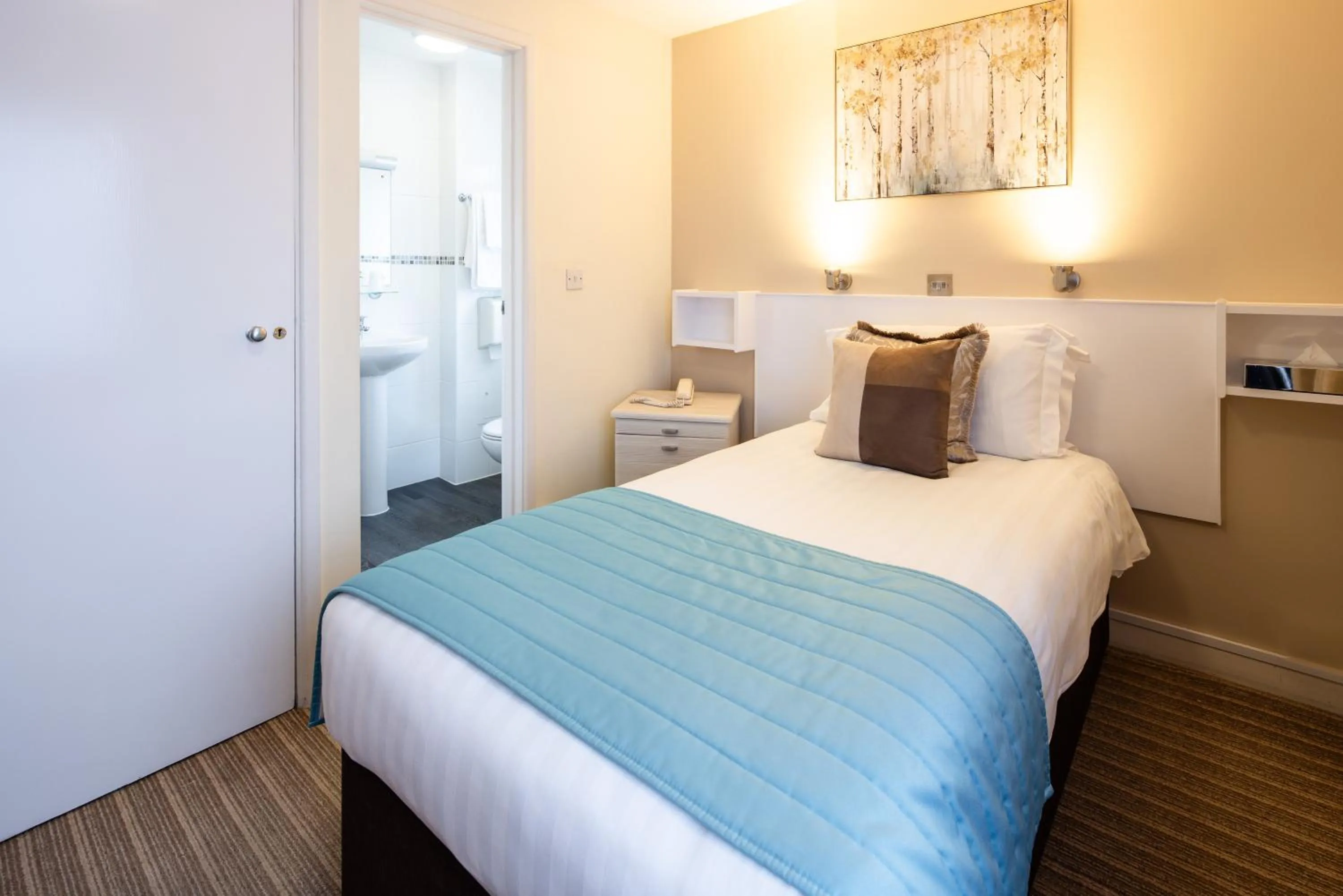 Bed in The Norfolk Lodge Hotel